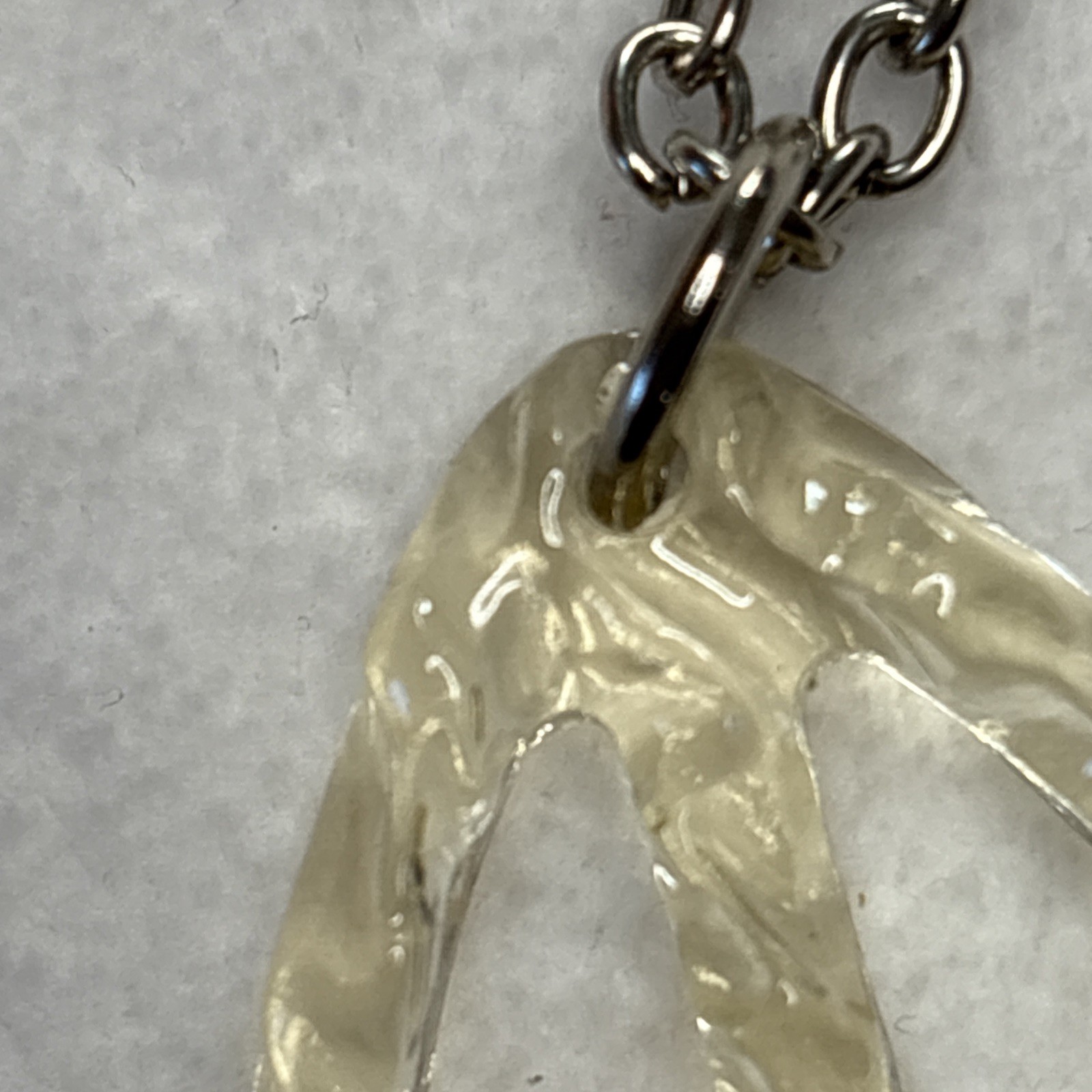 VTG Peace Love Sign Plastic Oval Pendant Silver Tone Chain Necklace 36” NOS NEW