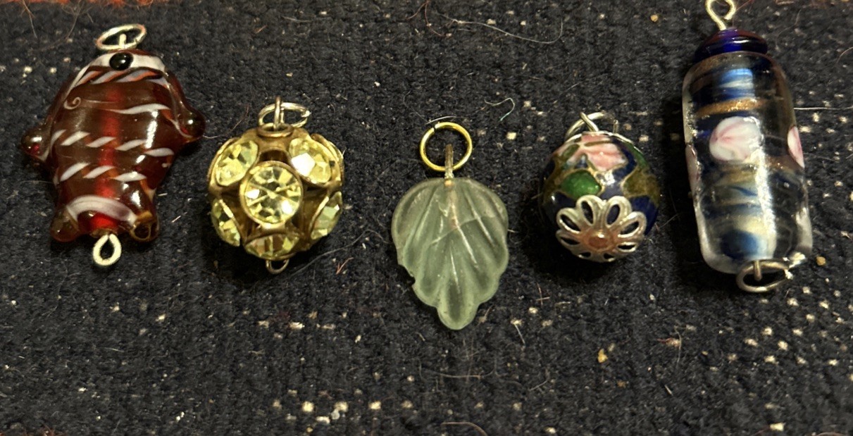 LOT OF 17 VINTAGE TO NOW PENDANTS VARIOUS SIZES HAND BLOWN GLASS PENDANTS