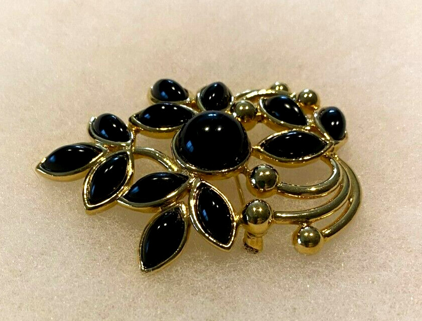 Vintage Trifari Large Goldtone Spray Pin with Black Stones – 2 1/4 Inches Long