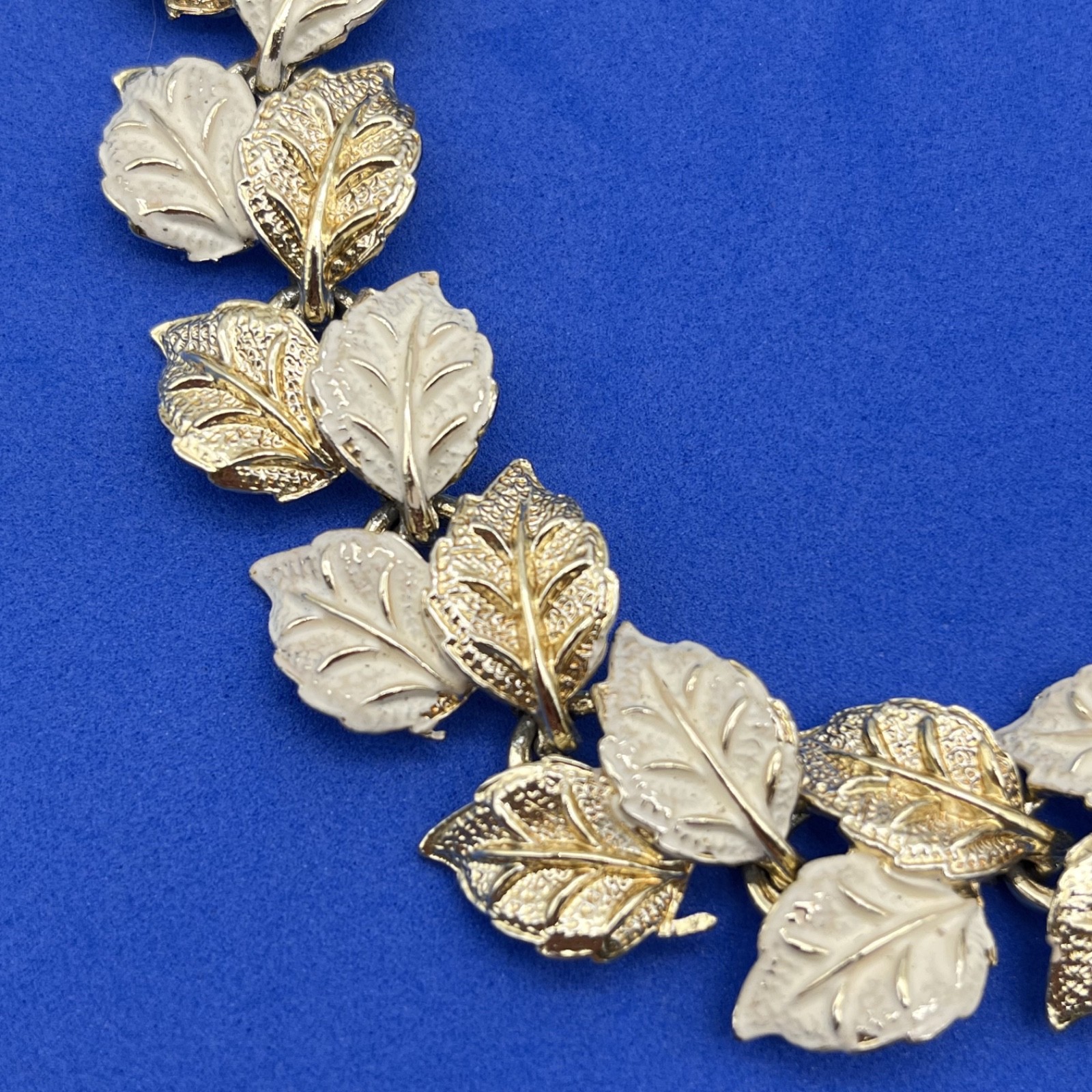 Vintage Leaf Link Necklace Gold Tone White Enamel Textured Choker MCM 16″
