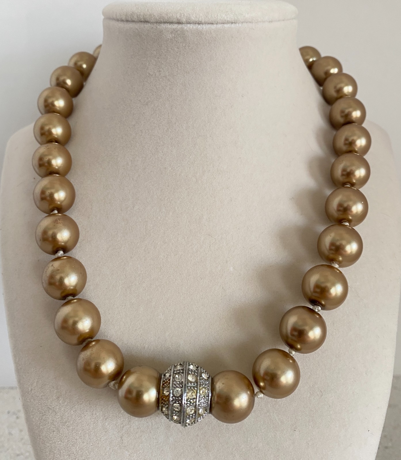 Vintage Champagne Pearl Glass Necklace Rhinestone Center Magnetic Bead 18″