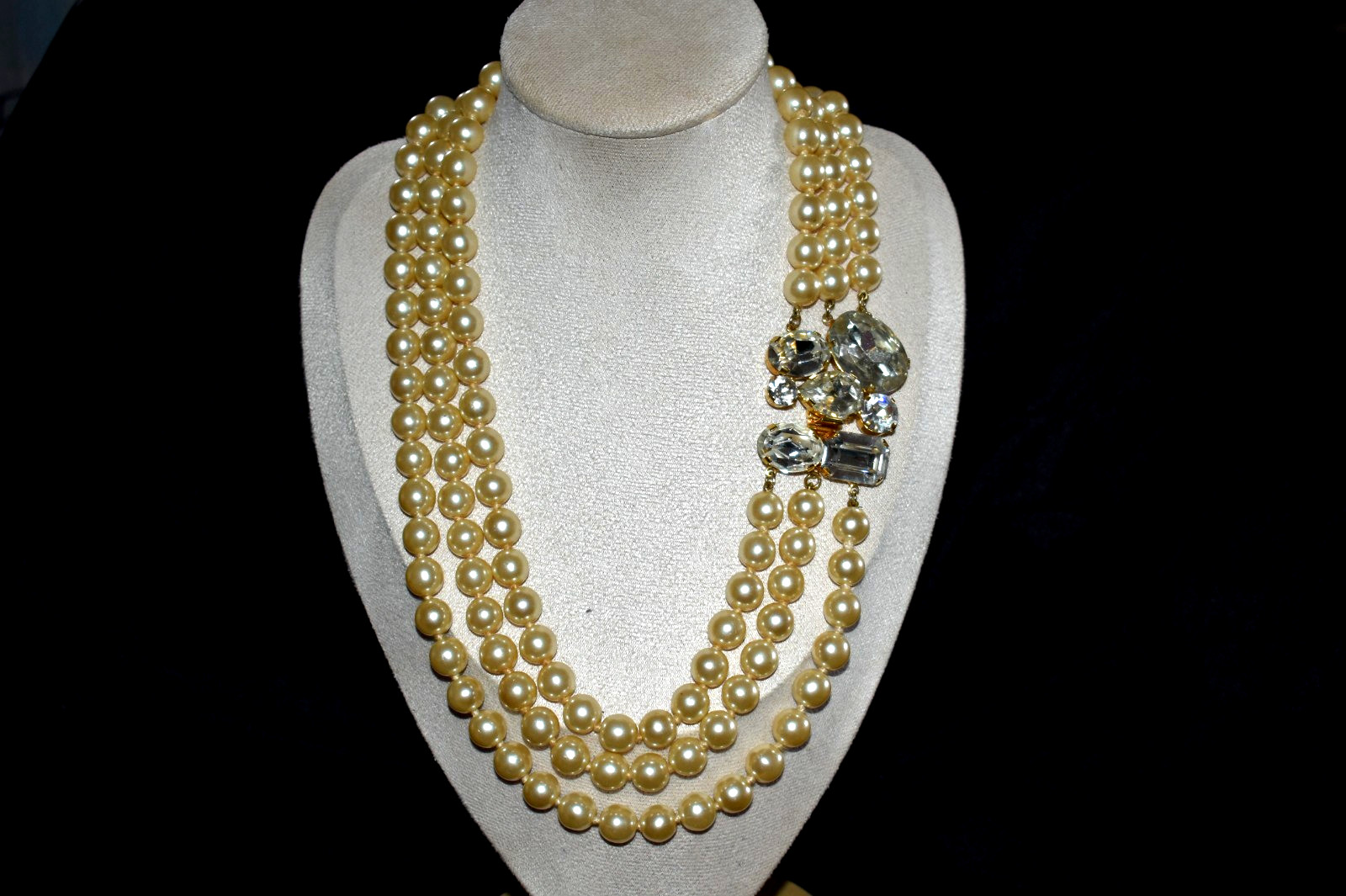 Vintage UNBRANDED Cream Faux Pearl 3 Strand Necklace Clear Glass Stones 20” B1