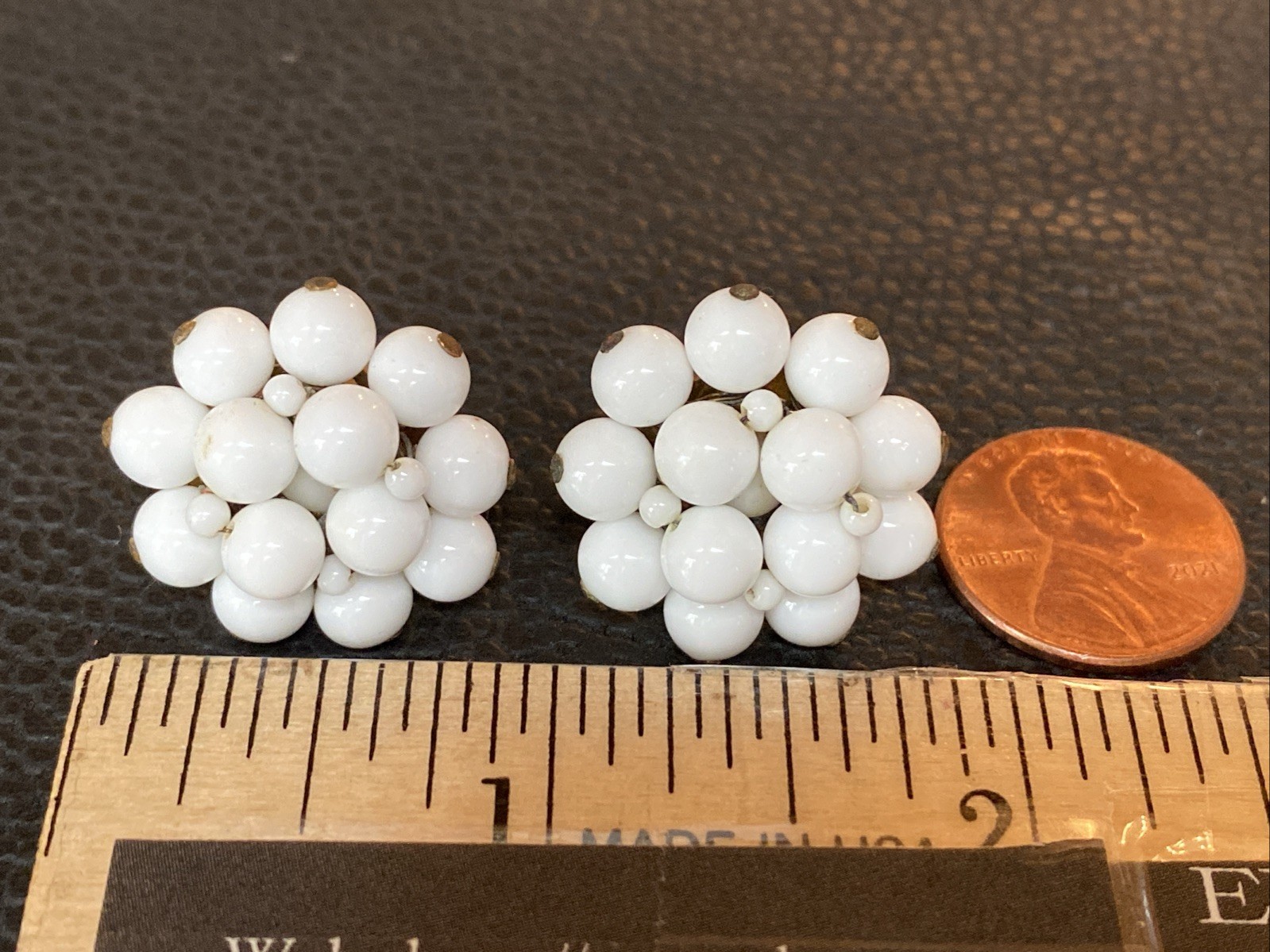 Vtg JAPAN White Milk Glass Round Beaded 7/8” Cluster Screw Back Earrings Floral