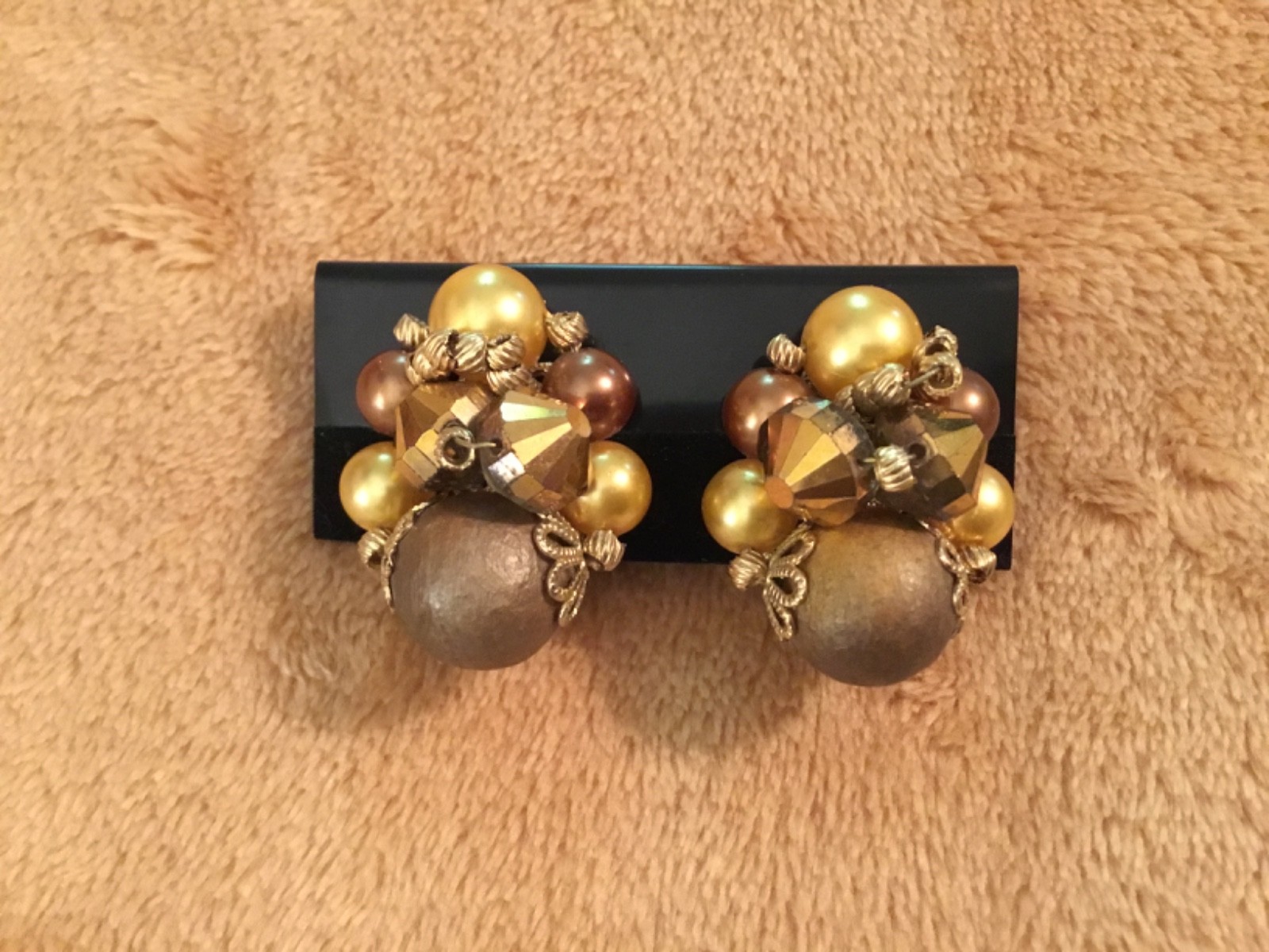 Vtg VENDOME Gold Tone Filigree Clip-On Cluster Earrings Brown Gold Beads