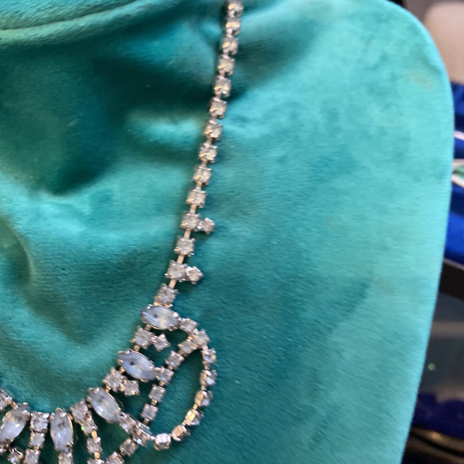 VTG LIGHT BLUE CLEAR RHINESTONES FANCY STATEMENT NECKLACE HOOK CLASP ESTATE A2
