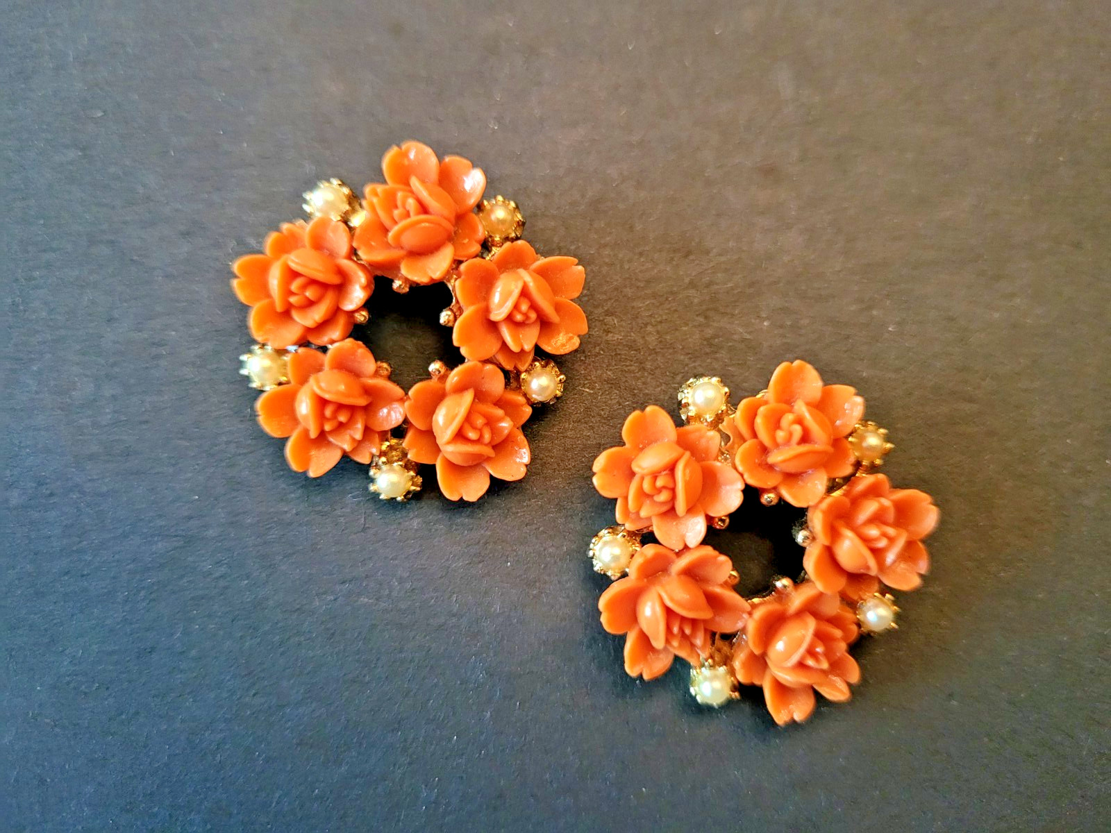 2 MATCHING FAUX CORAL & PEARL PINS-1 1/8″-SCATTER PINS-DRESS ADORNMENTS