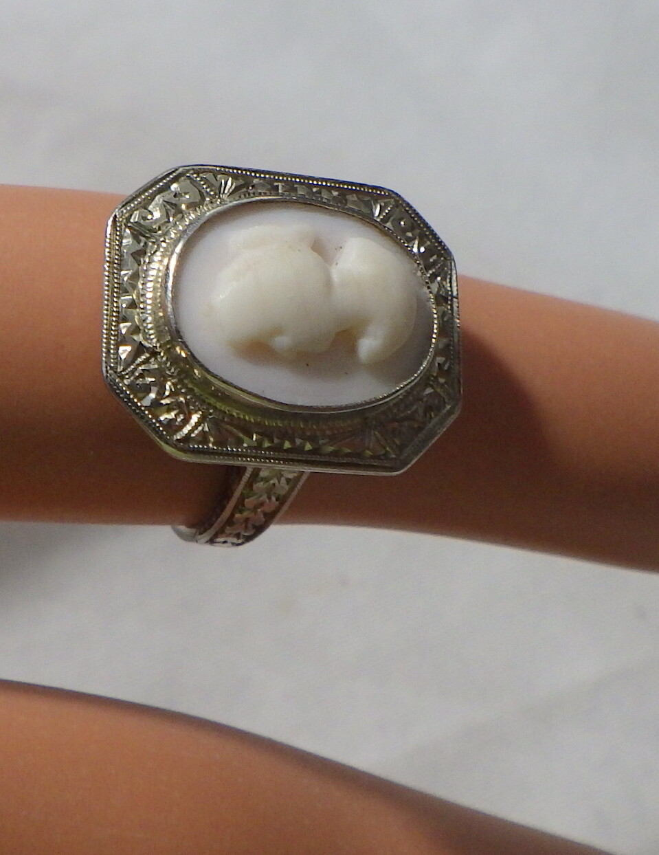 18KT VICTORIAN WHITE GOLD RING W, CAMEO ANGEL SKIN CORAL TOP SIZE 4.5 WT. 4 GRA