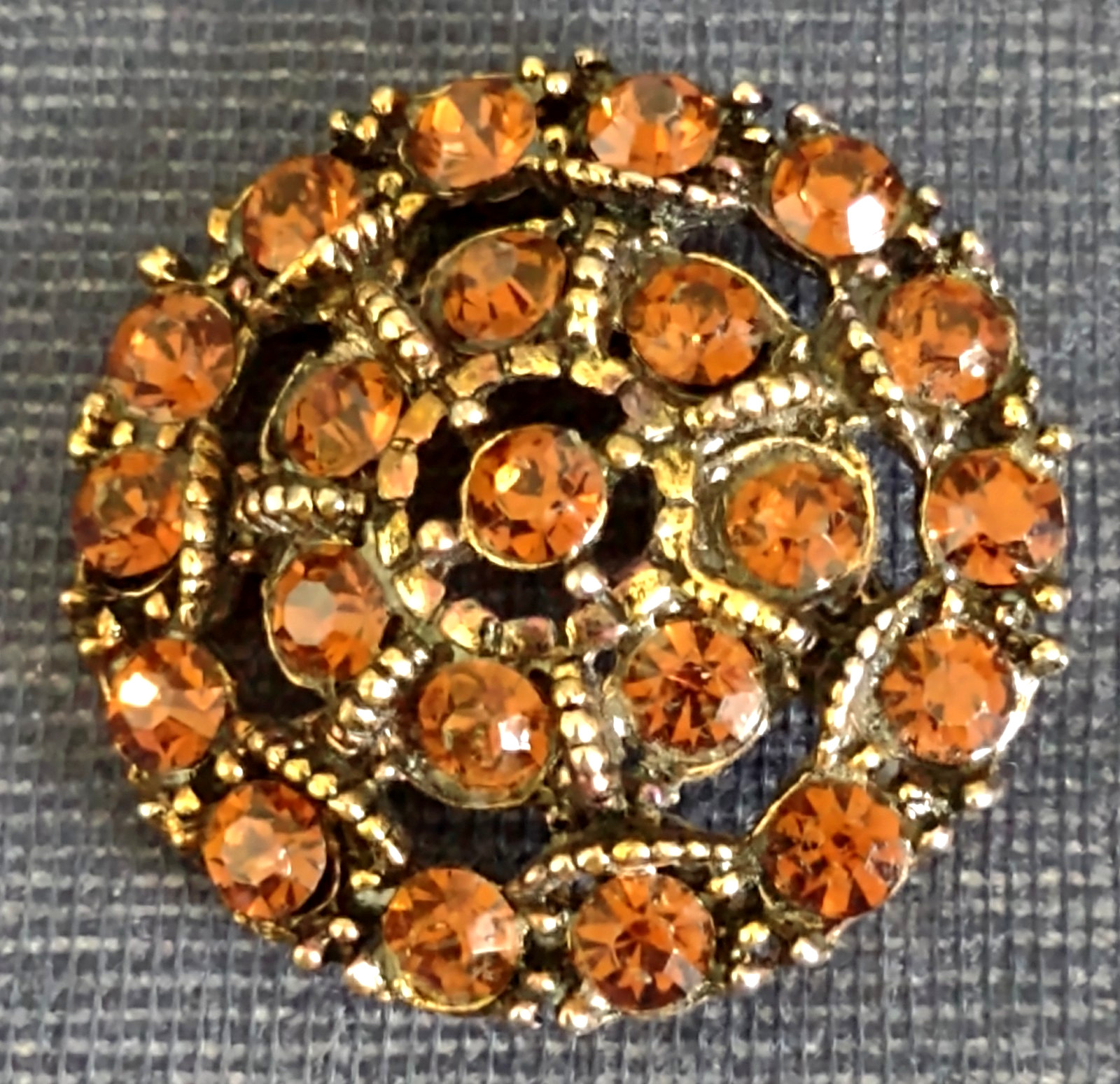 Antique 1⅝” CIRCLE BROOCH ~ 22 0.5mm Topaz Gemstones ~ Gold Tone Domed Setting