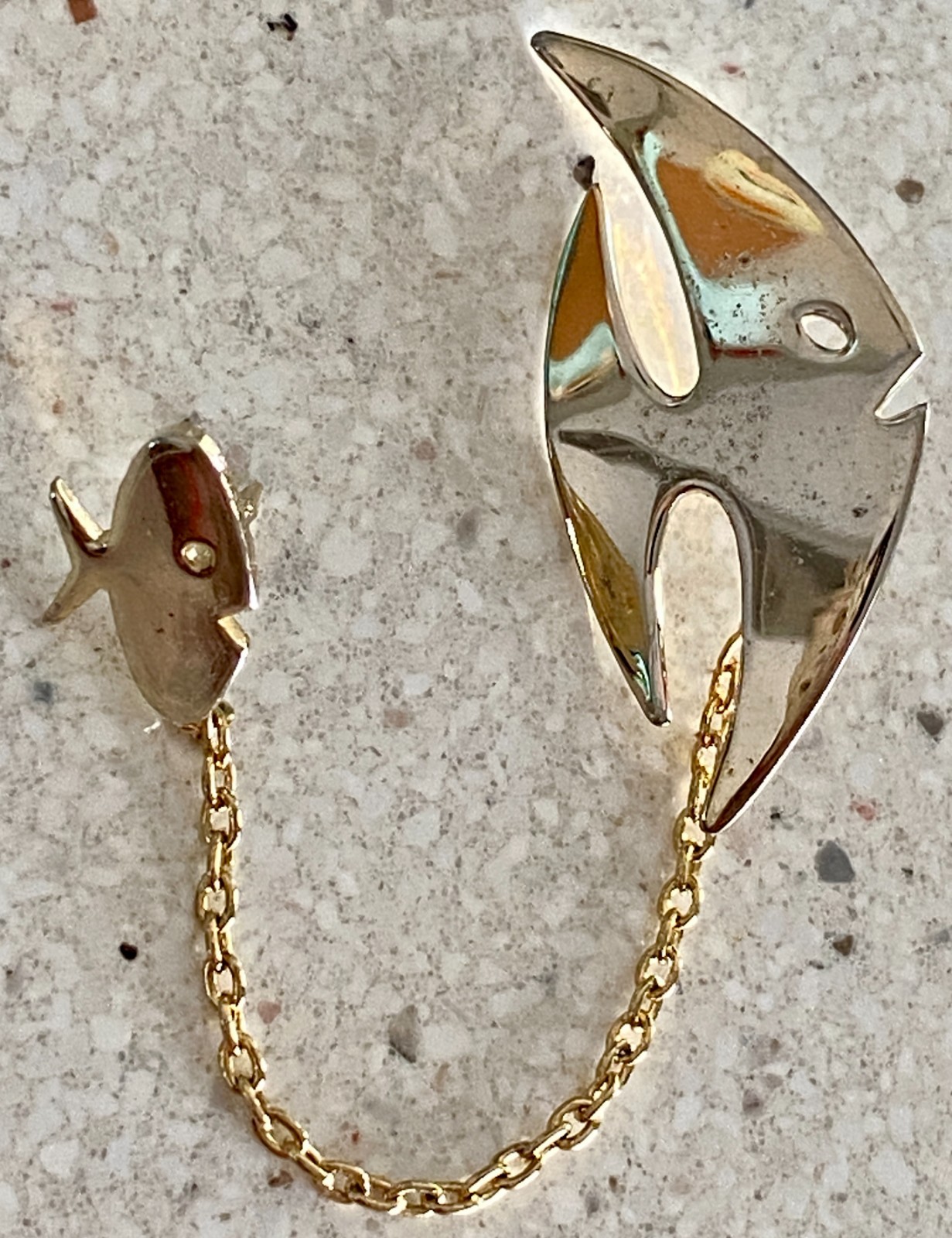 Vintage Angelfish Pin 2 Fish Chain Gold Tone Double Brooch Beach Nautical
