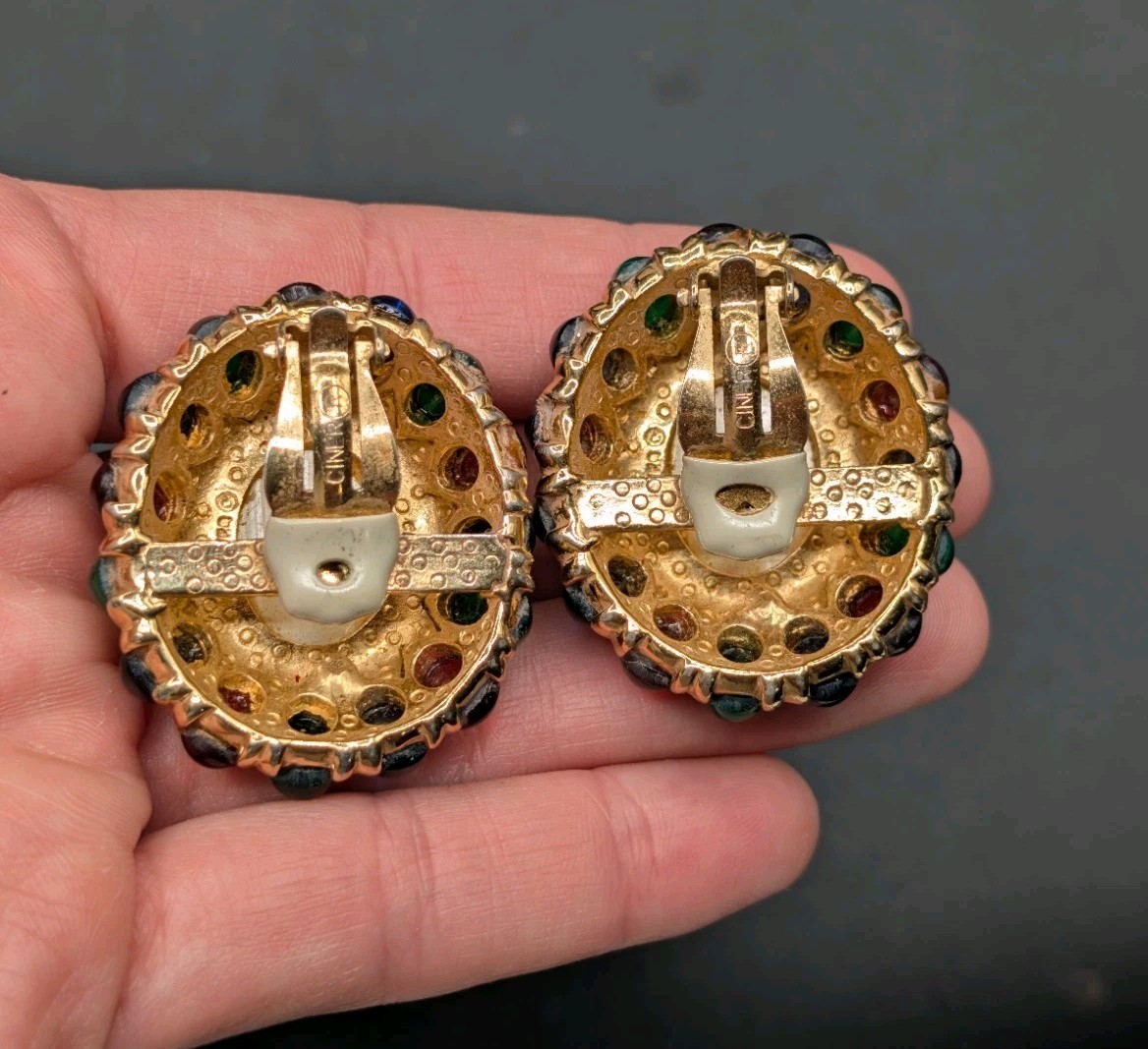 CINER Jewels Of India Moghul Glass Faux Pearl Clip On Gold Tone Earrings ⚠️Read