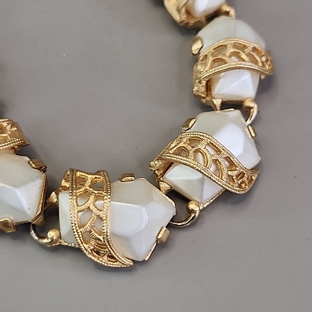 Vintage Linked Bracelet White Asymmetrical Faux Pearl Gold Tone Filigree 6.5″