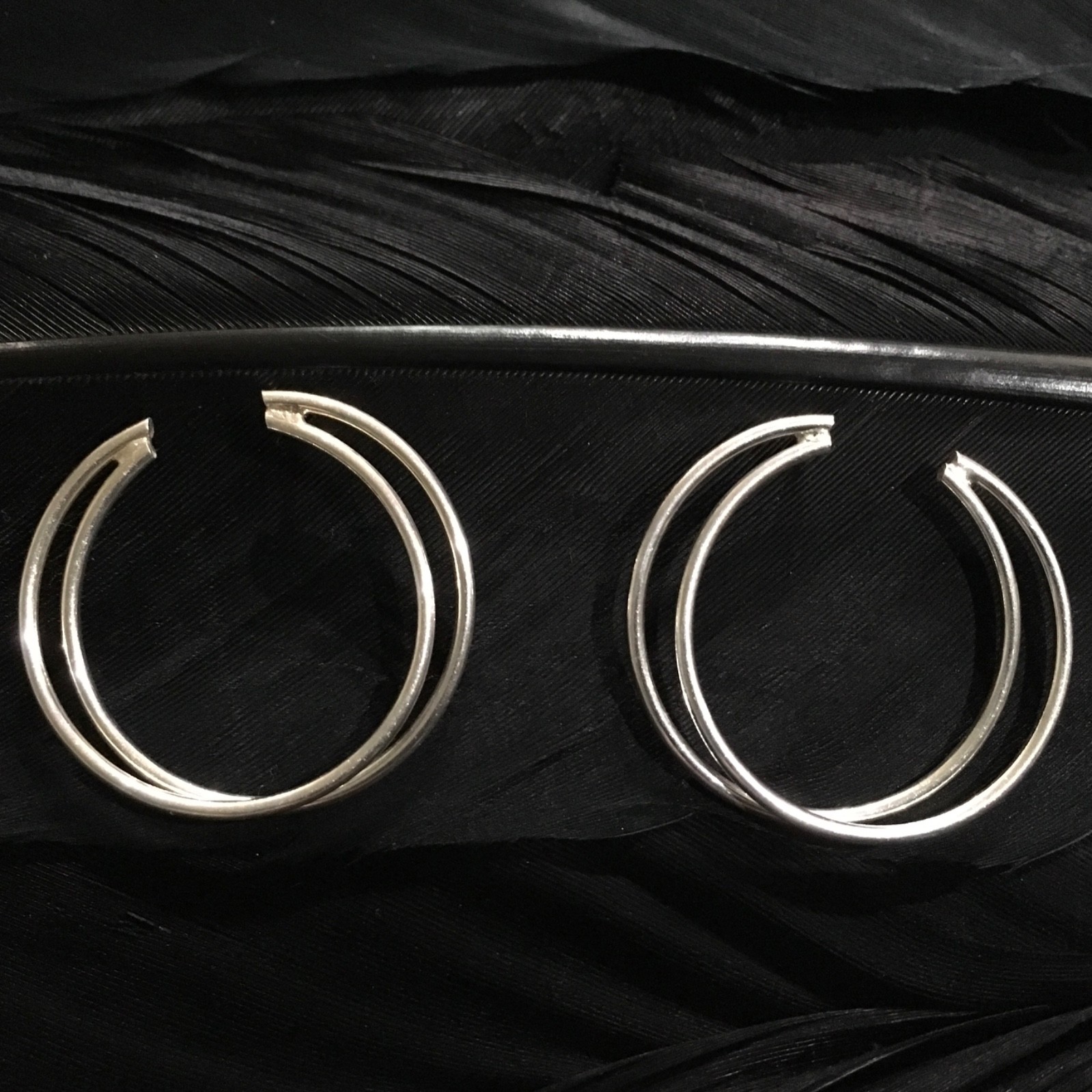 BEAUTIFUL ESTATE STERLING SILVER DOUBLE CIRCLE POST BACK EARRINGS 1 1 /16” LONG