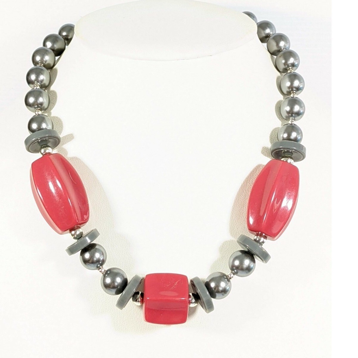 Vintage Gray Faux Pearl Pink Chunky Acrylic Statement Necklace 18.5 inches