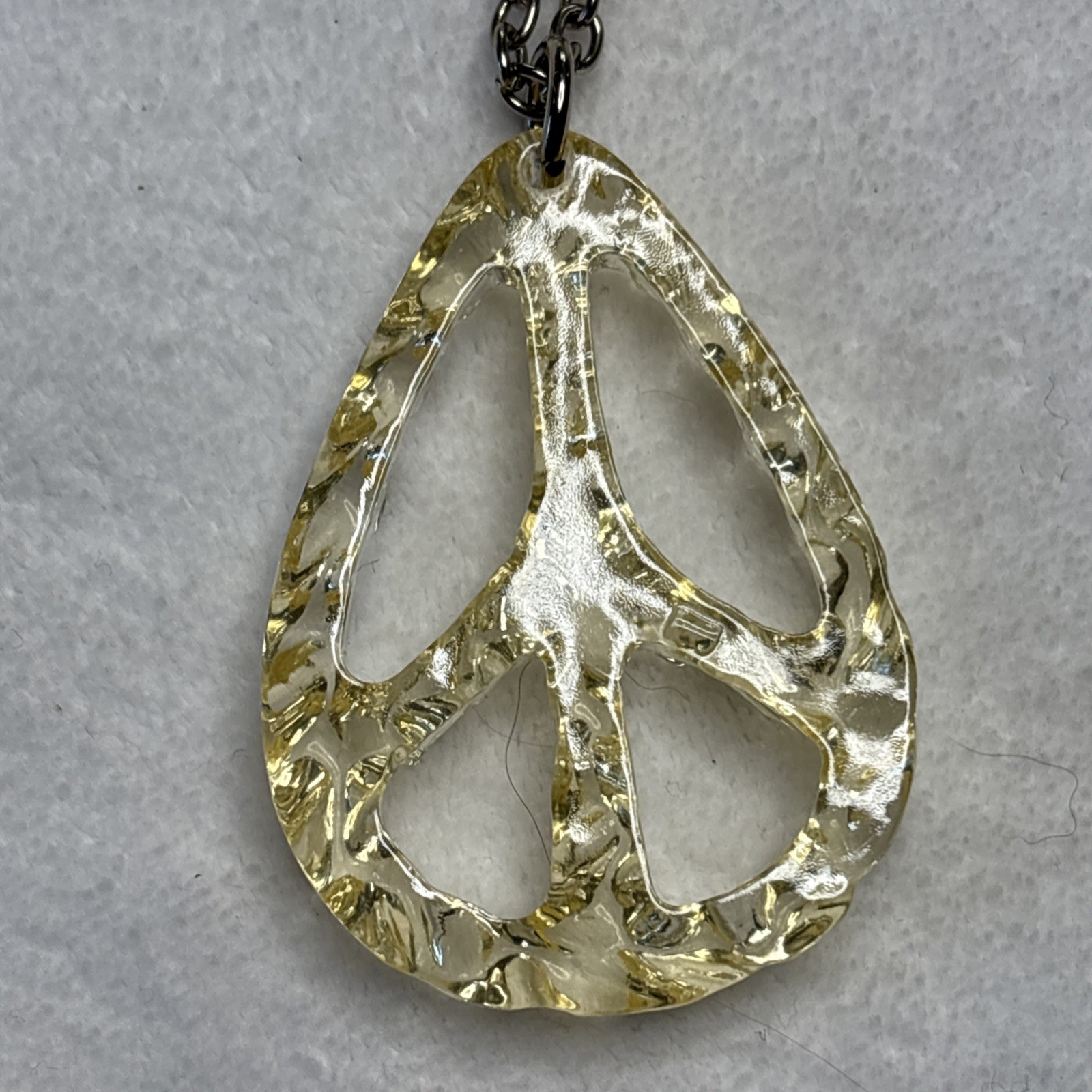 VTG Peace Love Sign Plastic Oval Pendant Silver Tone Chain Necklace 36” NOS NEW