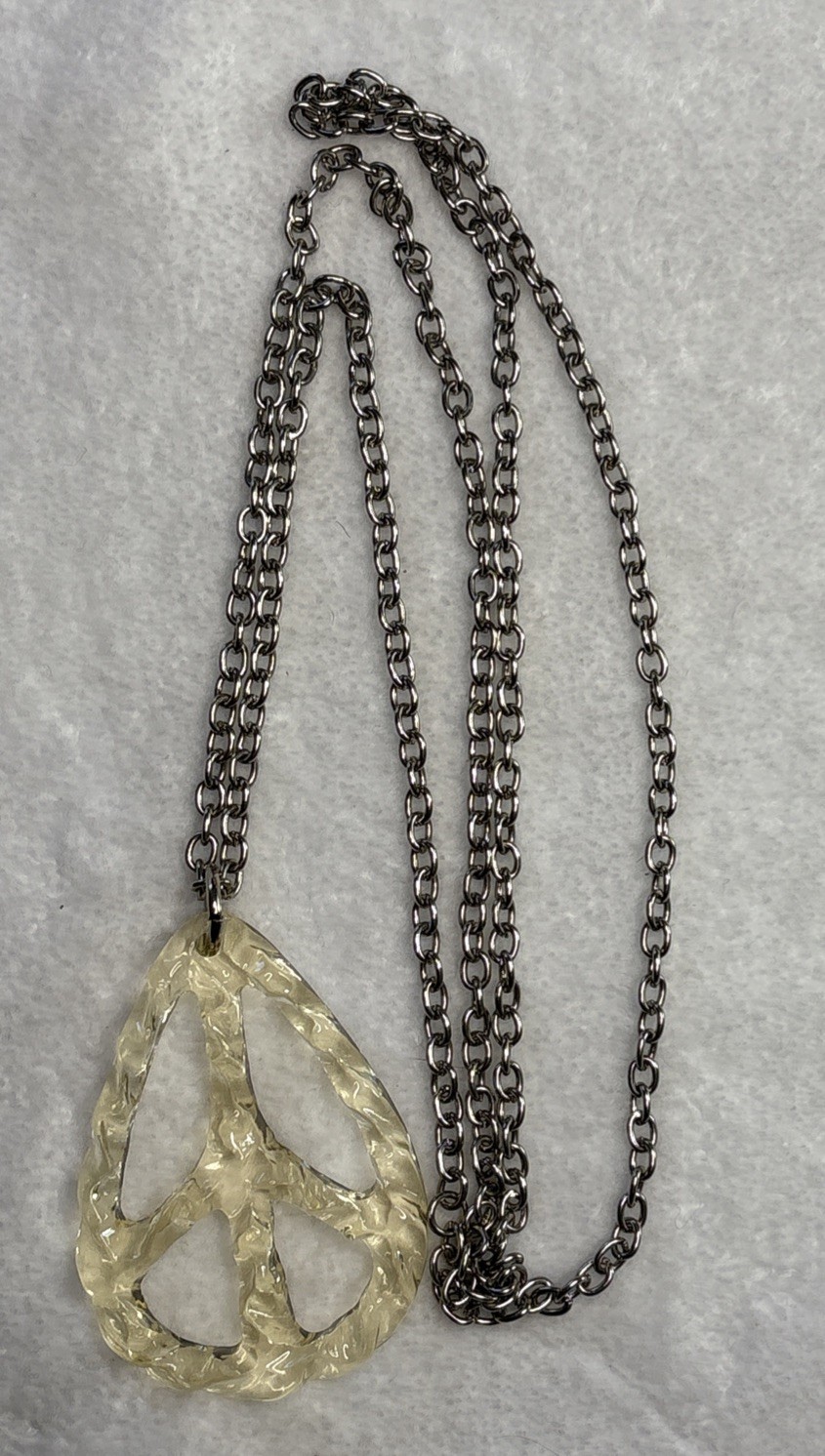 VTG Peace Love Sign Plastic Oval Pendant Silver Tone Chain Necklace 36” NOS NEW