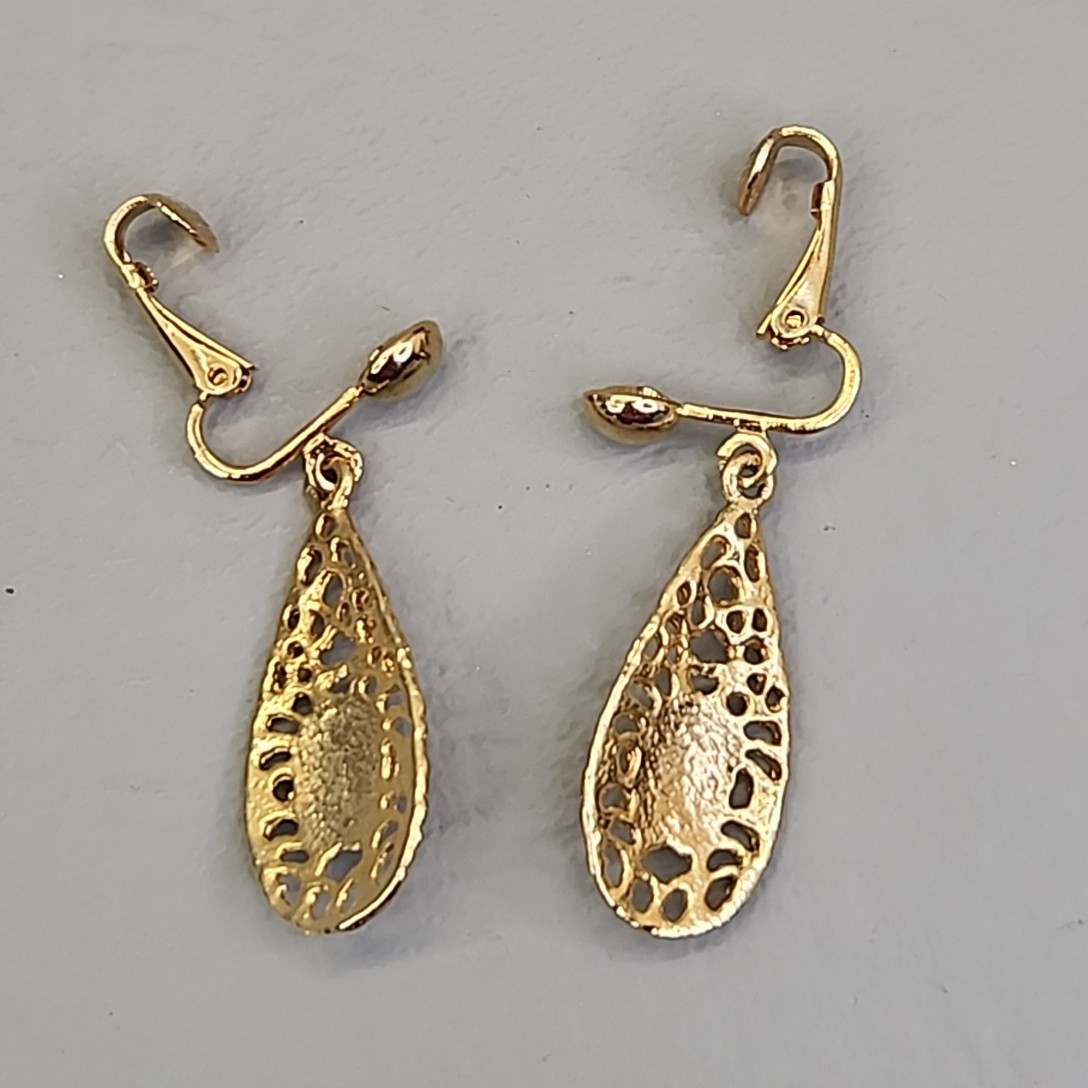 Vintage Faux Opal Clip On Earrings Oval Glass Teardrop Dangle Gold Tone 1.5″