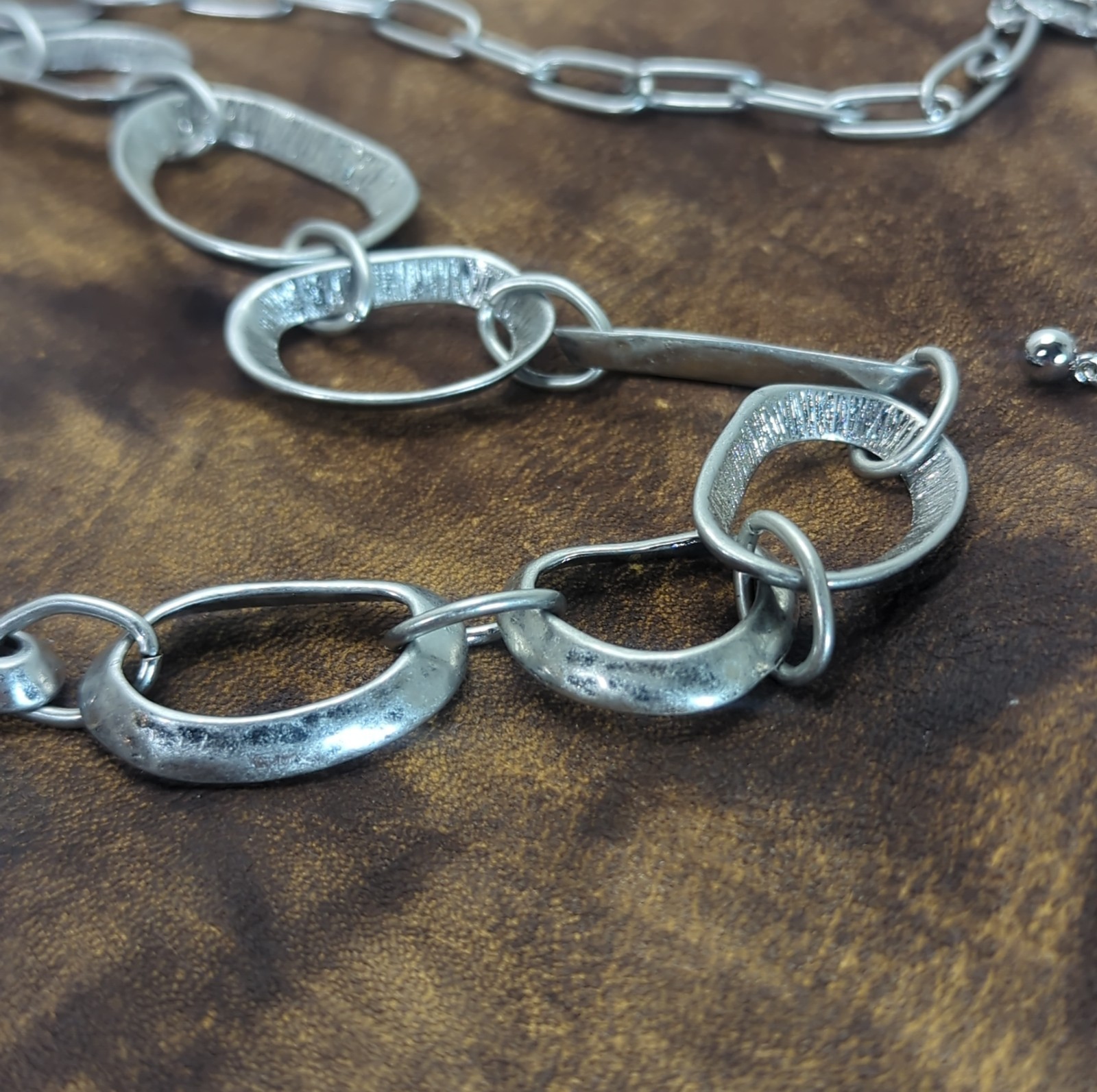 Chico’s Silver Hammered Open Oval Asymmetrical Chain Link Necklace 40″L Used