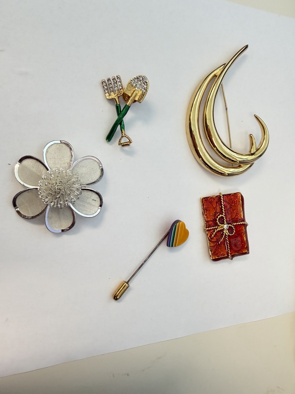Lot 5 Brooches Pins Vintage Various Styles
