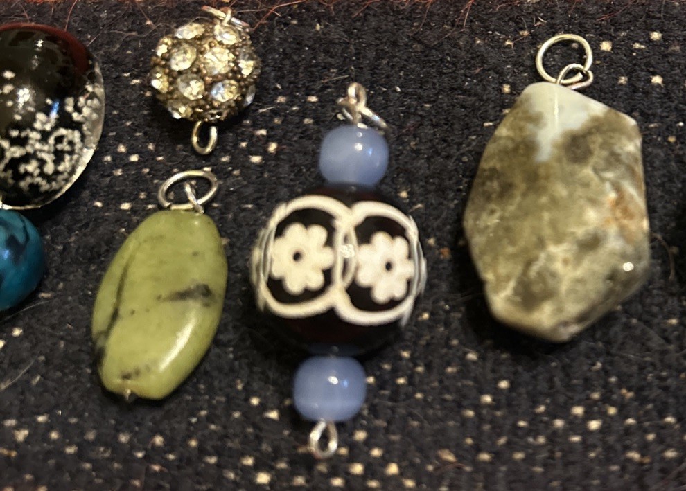 LOT OF 17 VINTAGE TO NOW PENDANTS VARIOUS SIZES HAND BLOWN GLASS PENDANTS