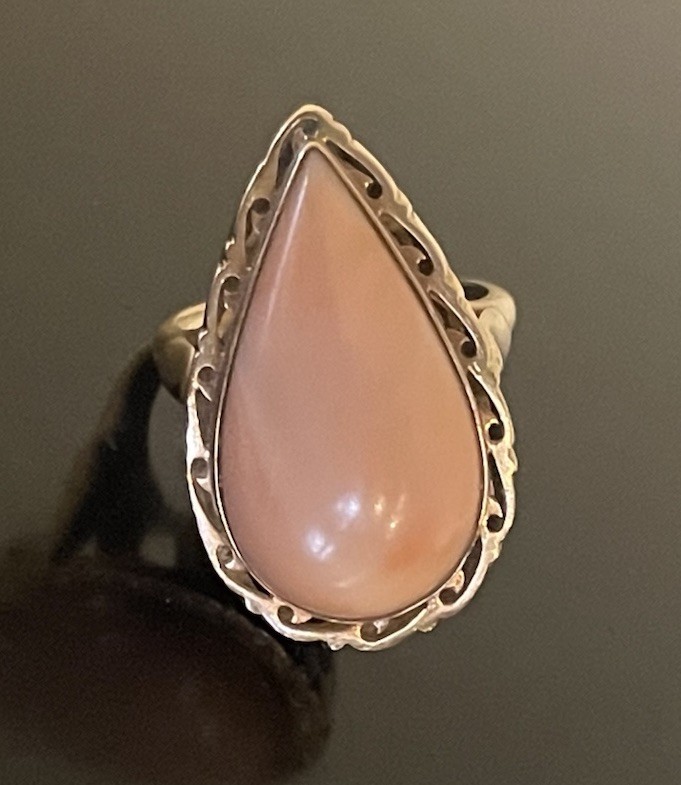14K Solid Yellow Gold Angel Skin Teardrop Coral Cocktail Ring S. 9 Weight 11.4g