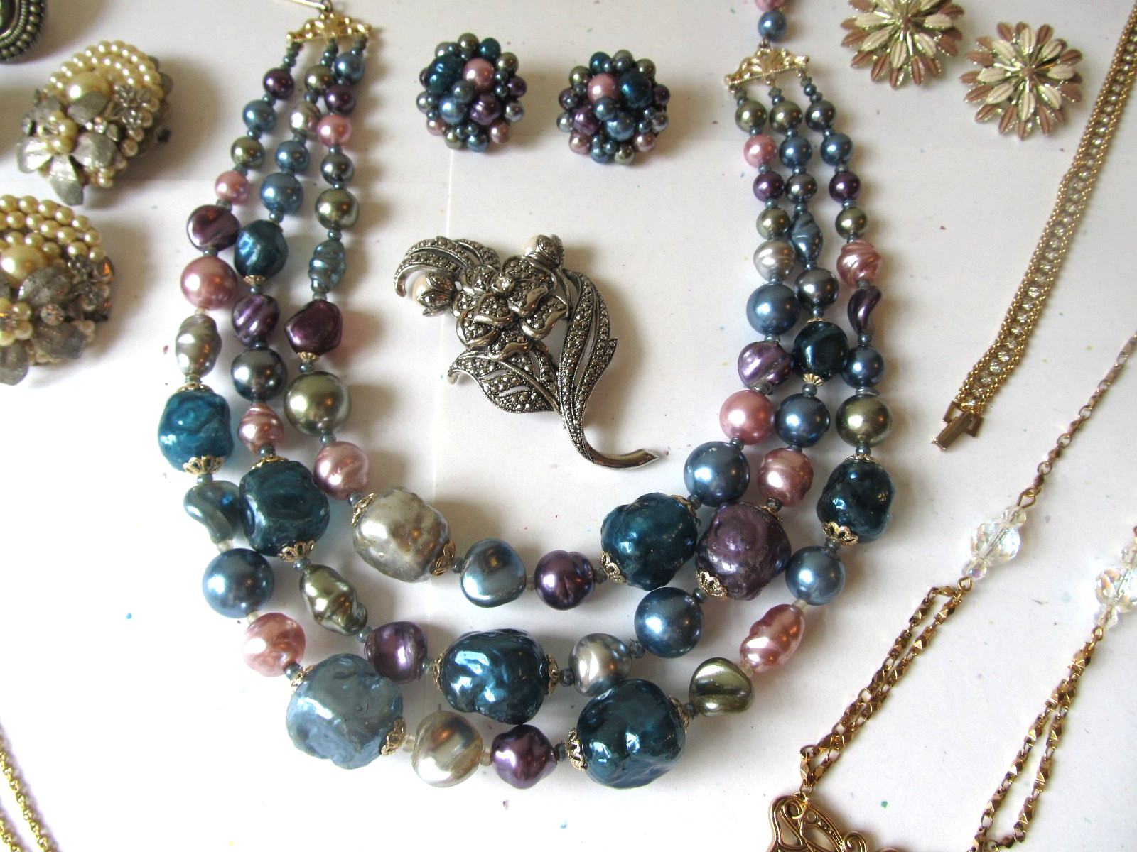 LOT Vintage Estate Costume Jewelry MONET CAMEO Avon Beau Jewels JULIANA