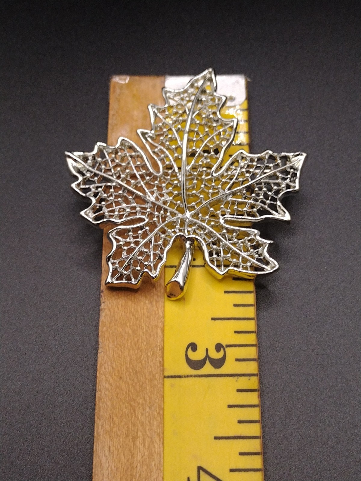 VTG. Sarah Coventry “SUMMER FROST” Shiny Silver Tone Maple Leaf Brooch
