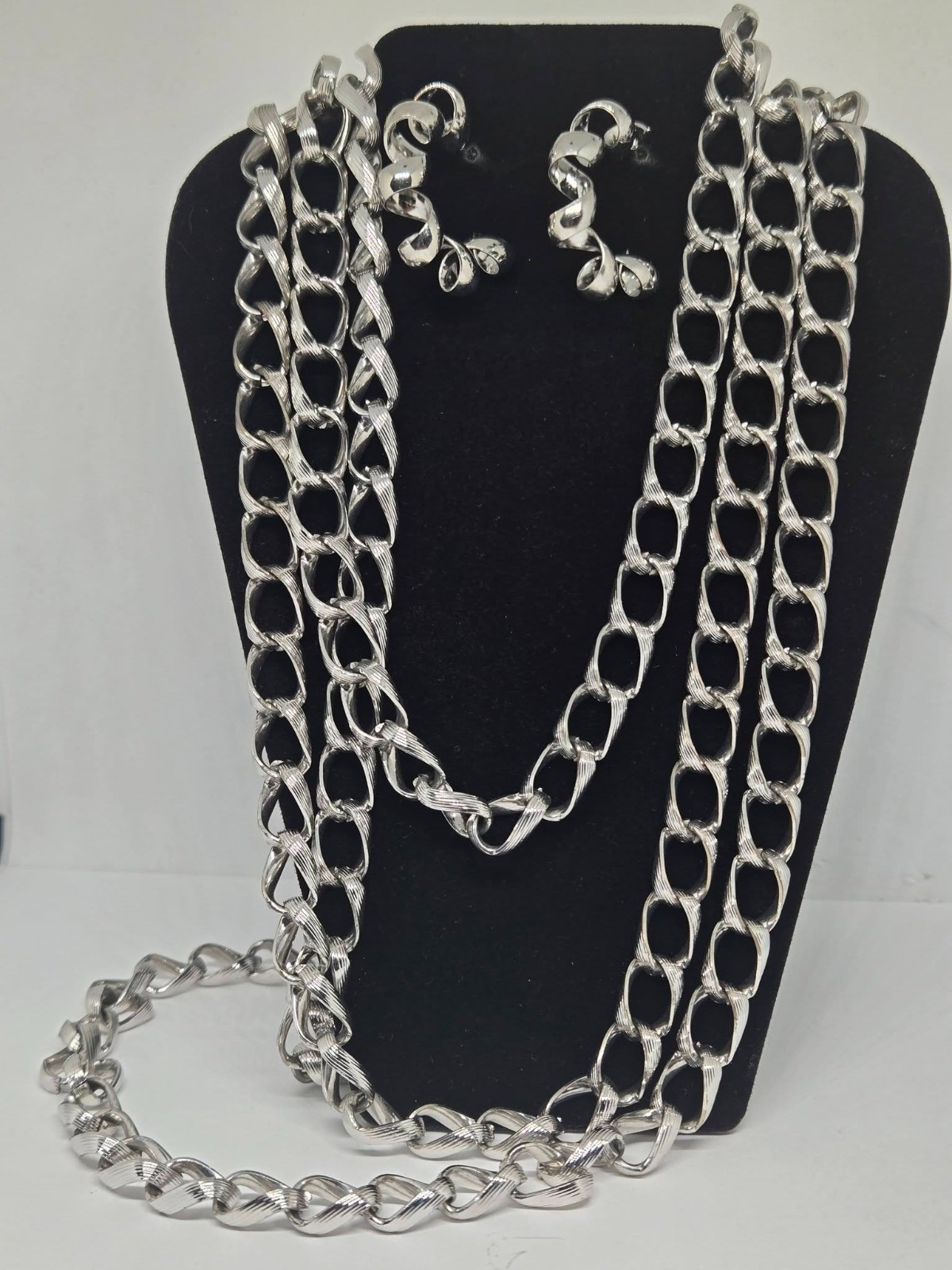 Vintage 70s-80s Monet 54″ highly versatile silver-tone necklace
