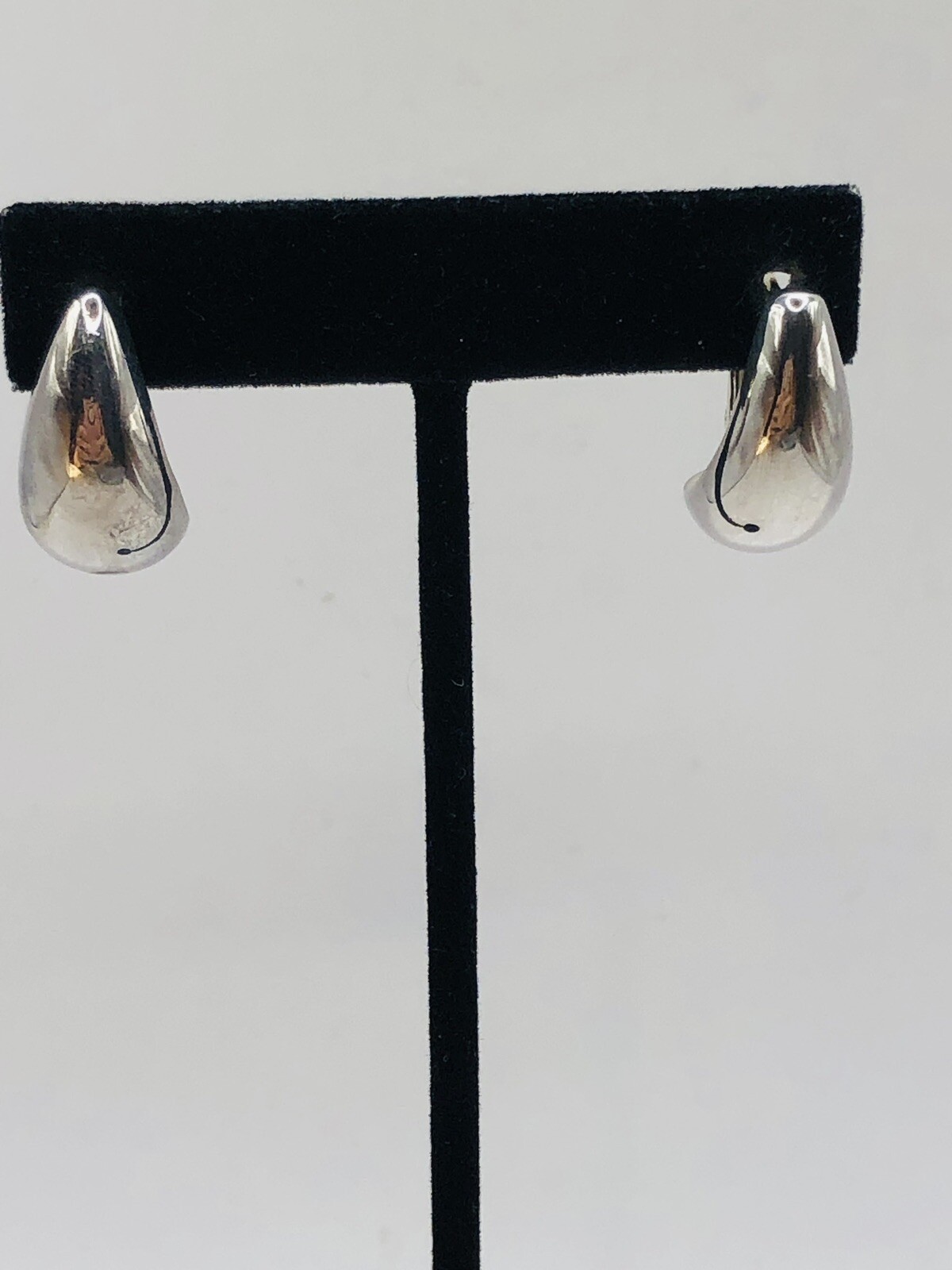Vintage Silvertone Bean Drop Shape Earrings Pierced 1”