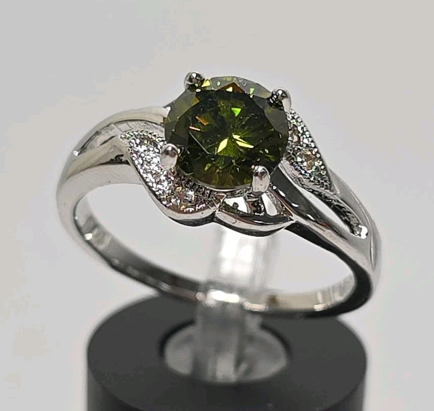 Silver Tone Split Shank Ring Sz Green Peridot Faceted Crystal Solitaire Sz 9