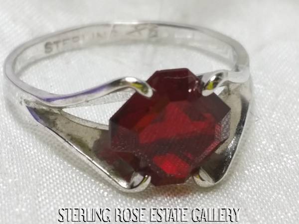 FOUR PRONG Sterling Silver 0.925 Estate RED GLASS SOLITAIRE BAND RING size 5.25