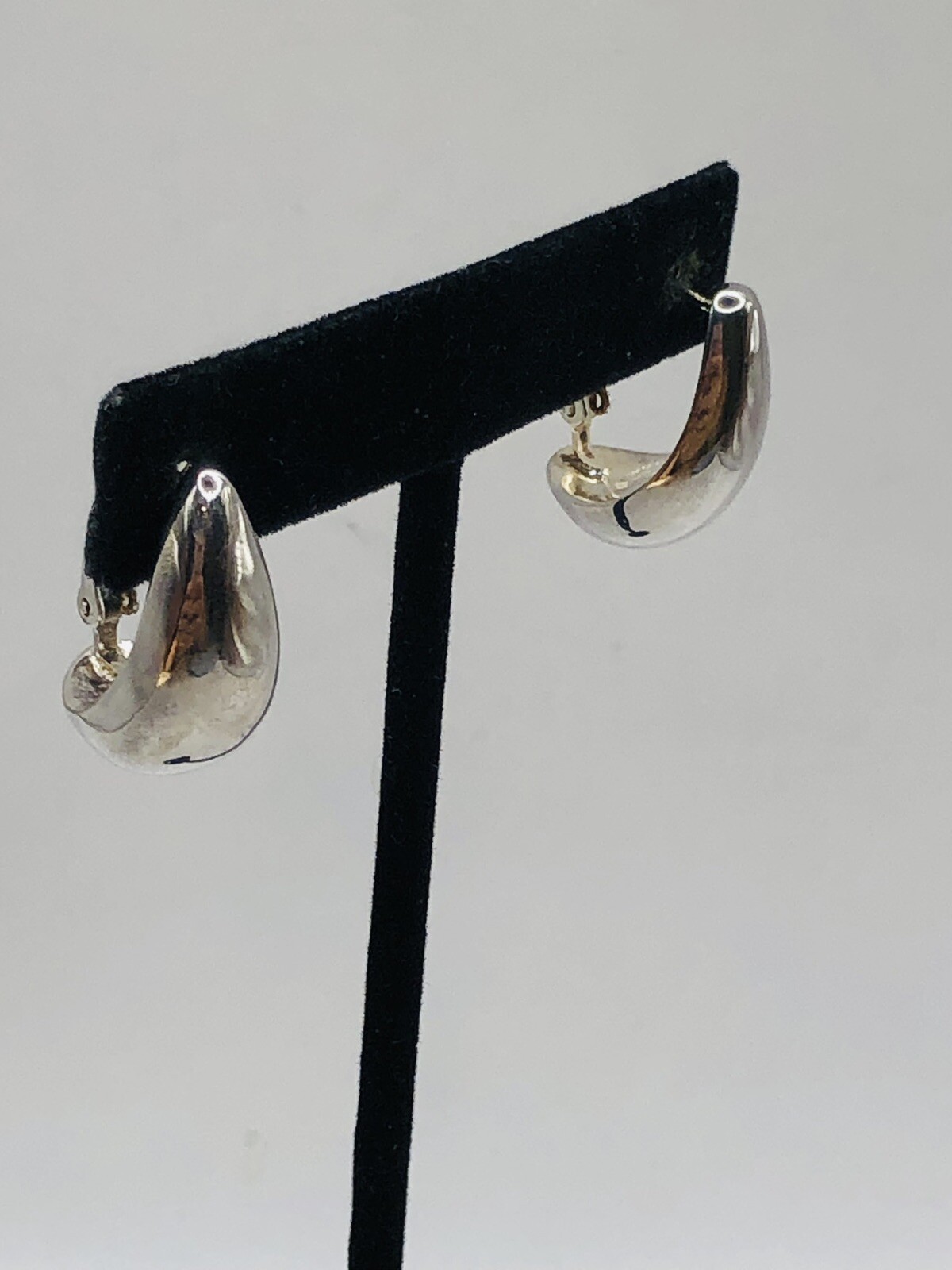 Vintage Silvertone Bean Drop Shape Earrings Pierced 1”