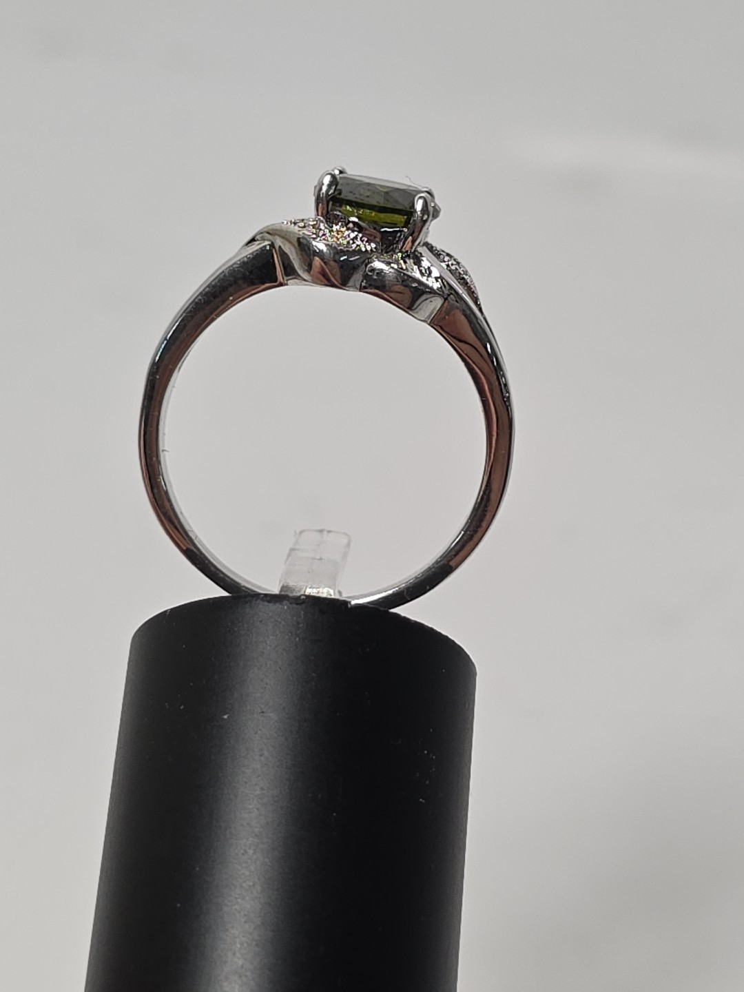 Silver Tone Split Shank Ring Sz Green Peridot Faceted Crystal Solitaire Sz 9