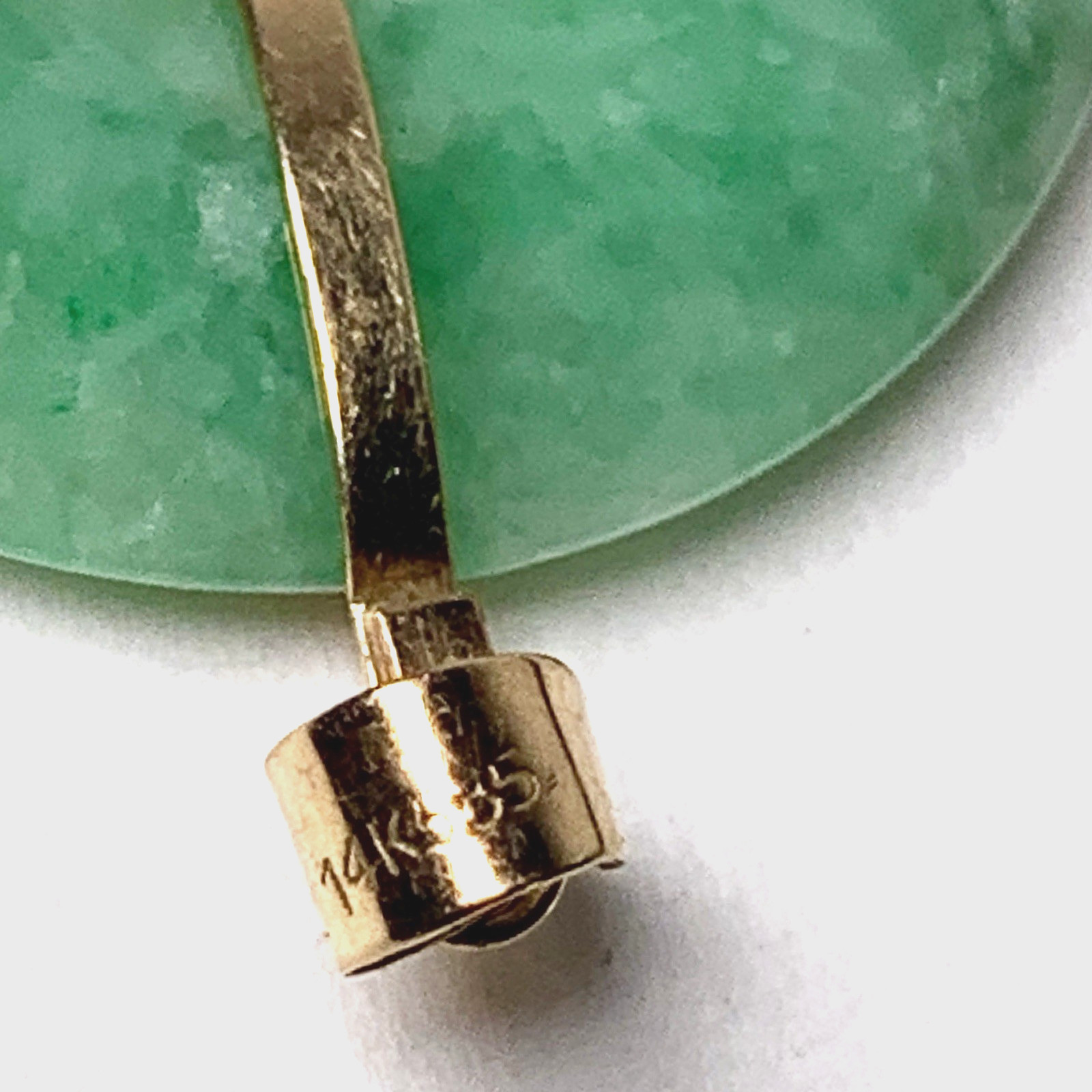 14K /585 Gold Green Jade Disc Pendant Chinese Shou Longevity Bezel Set Vintage