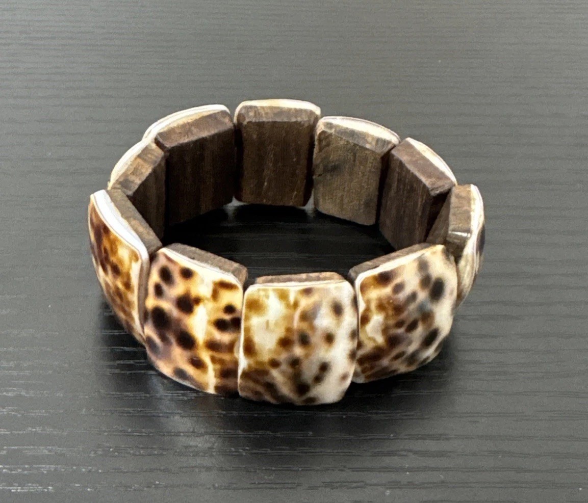 Cowrie Shell Bracelet – Shell on Elastic String – Vintage Wide Bracelet