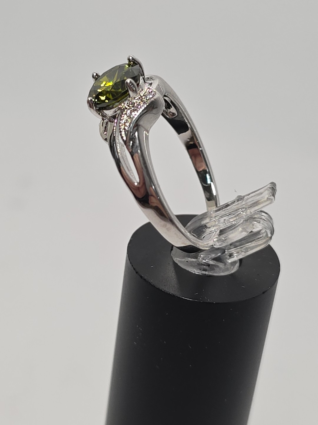 Silver Tone Split Shank Ring Sz Green Peridot Faceted Crystal Solitaire Sz 9