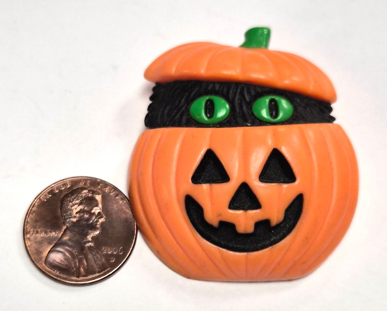 Vintage 1987 AVON Halloween Black Cat Peek-a-Boo Jack O Lantern Pin / Brooch