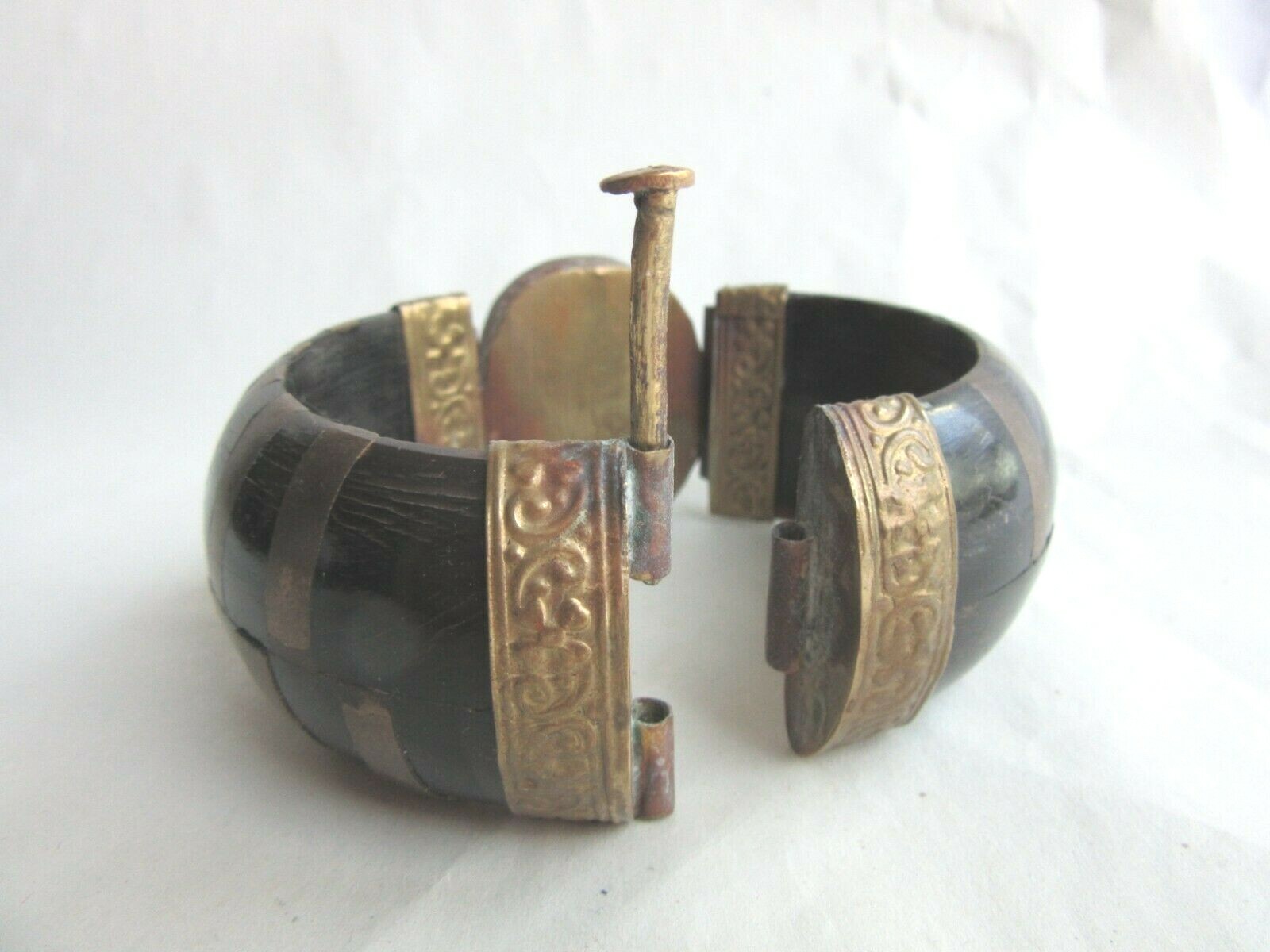 Vintage India Brass inlay, Dark grey agate cab hinged bracelet
