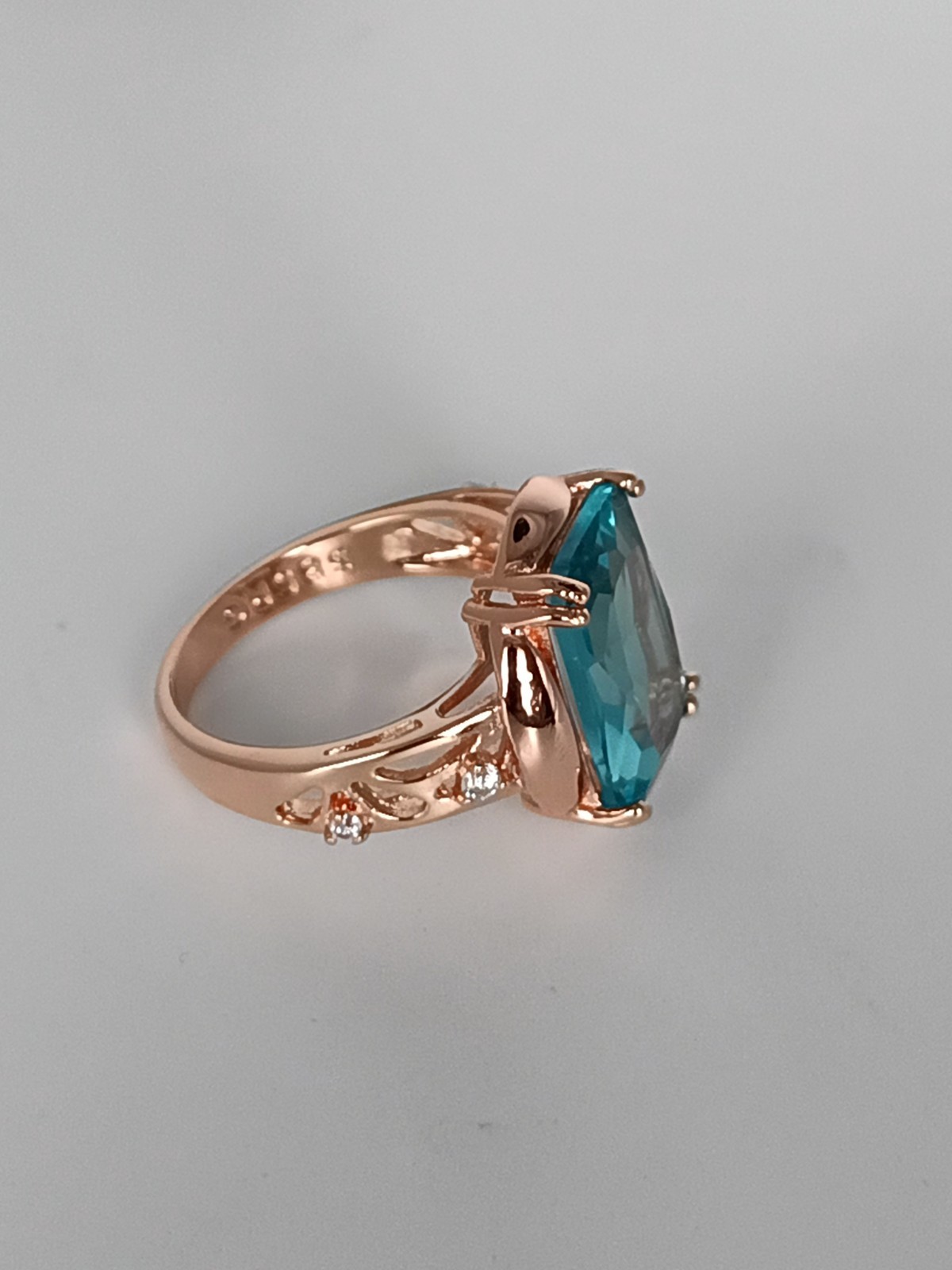 Vintage 1990-s 14 Ct Rolled Gold Blue Topaz Ring Size UK P US 7 1/2- Hallmarked