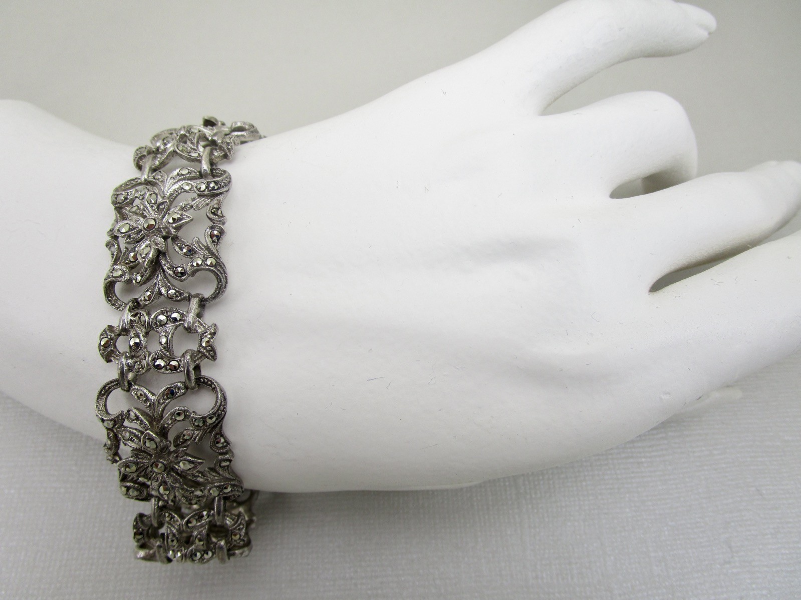 ELEGANT VINTAGE 835 SILVER MARCASITE FLOWER LINK PIERCE CUT BRACELET – GERMANY