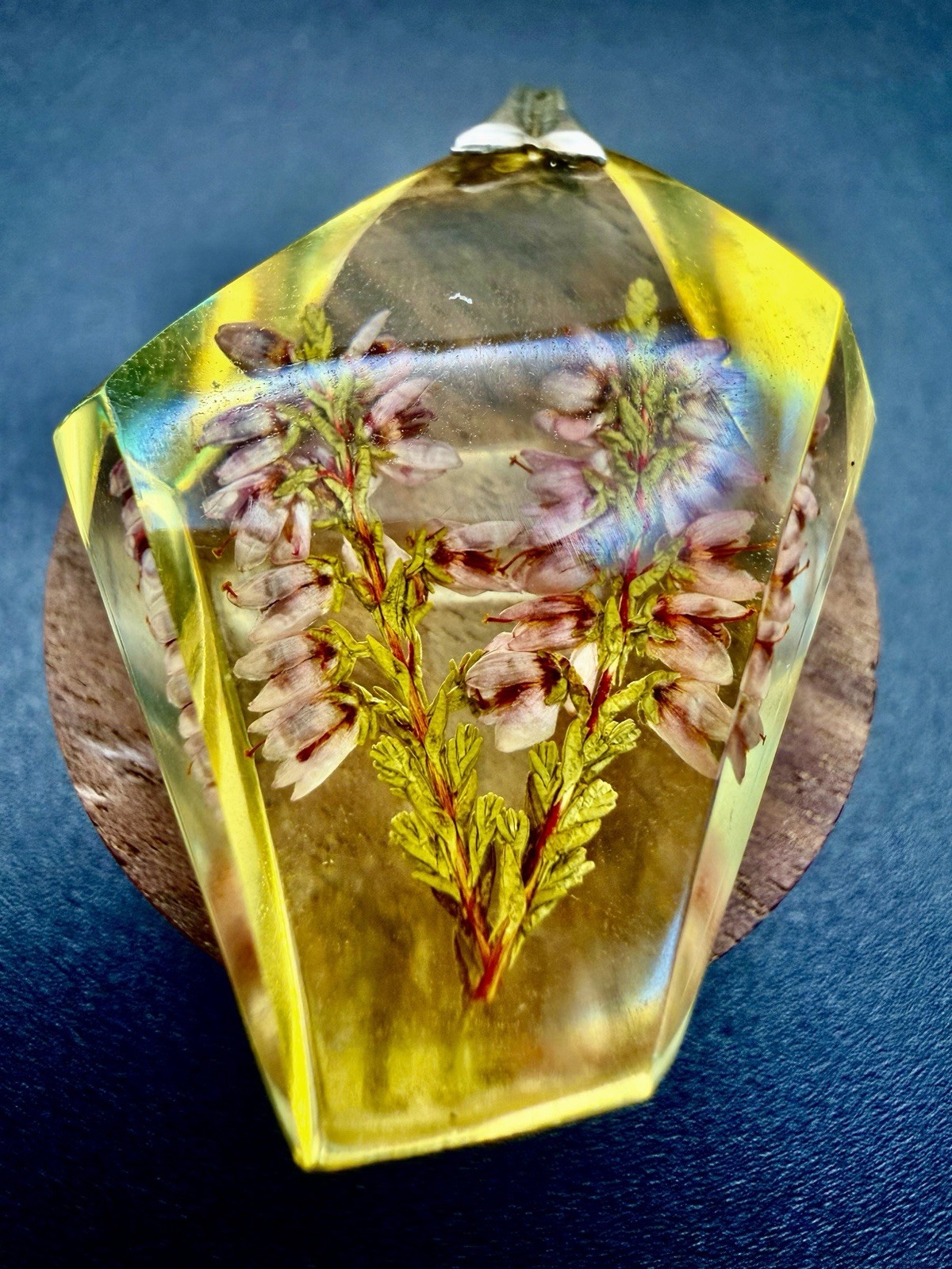 Vintage 935 (Yes 935) Silver Pressed Flower Pendant Faceted Lucite Mid Cent A268