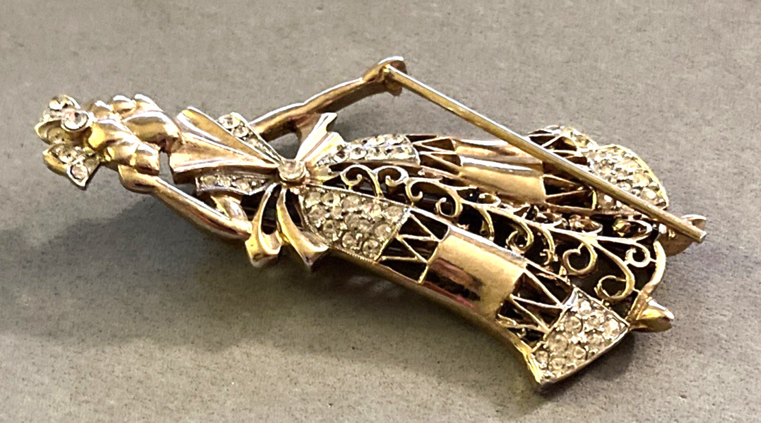 Rare Art Deco 1940’s LISNER Cinderella Fairytale Figural Rhinestone Fur Clip Pin