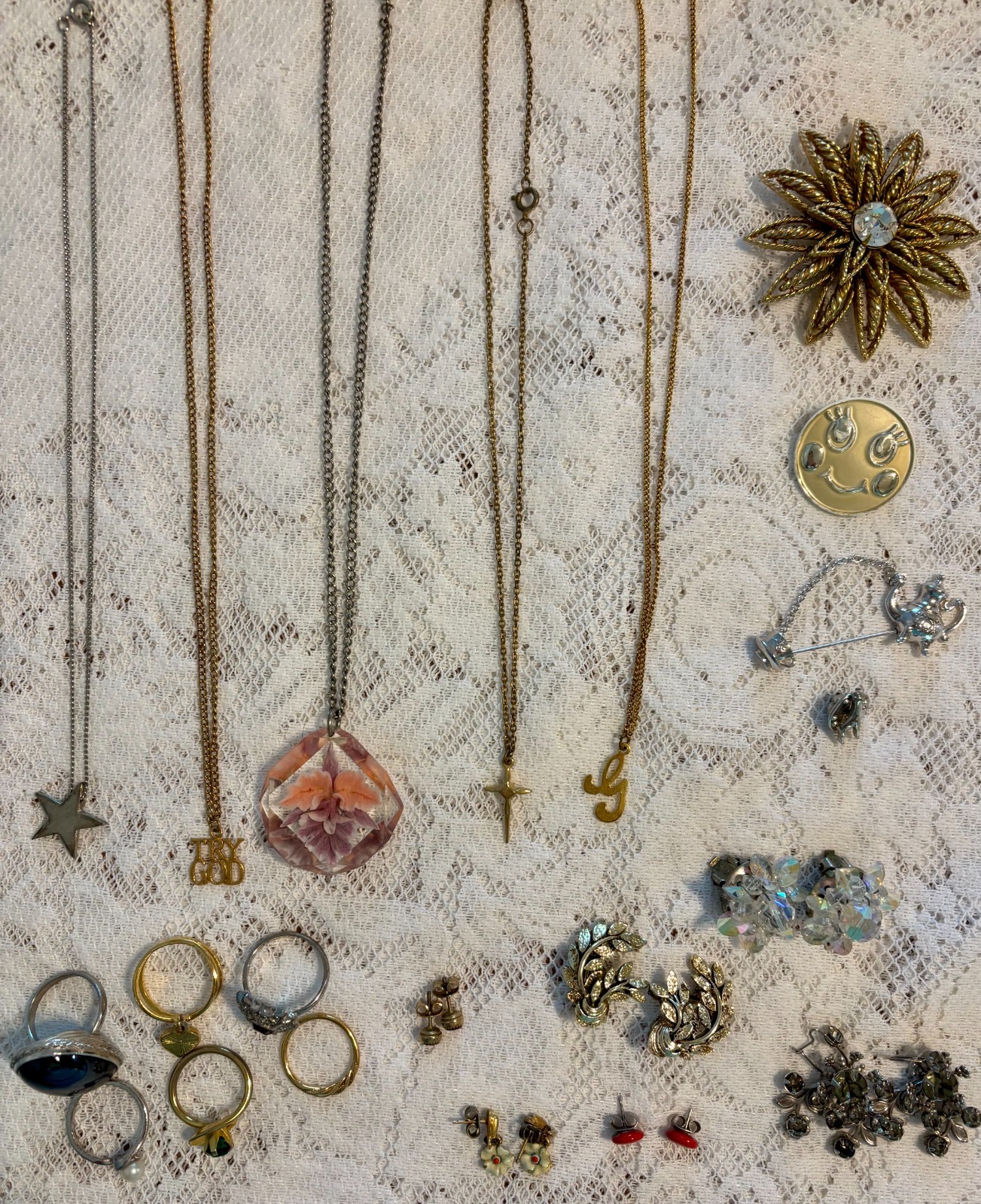 Lot of Vintage Costume Jewelry Rings Pins Necklaces Earrings 21 Pieces