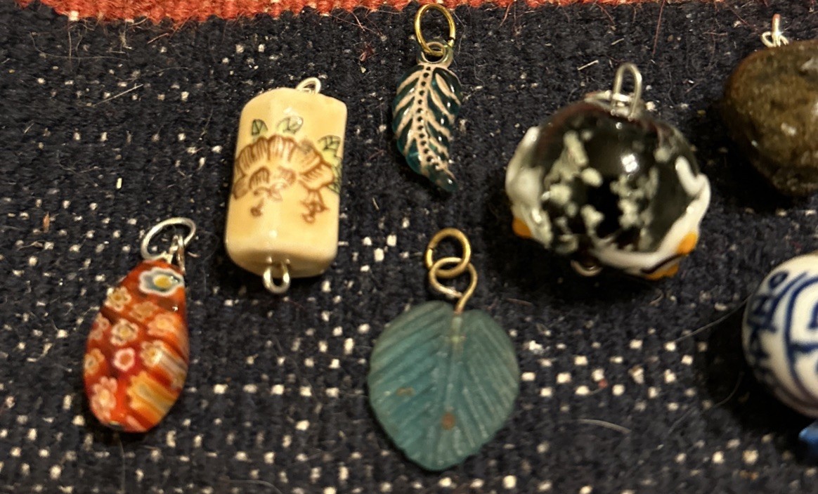 LOT OF 17 VINTAGE TO NOW PENDANTS VARIOUS SIZES HAND BLOWN GLASS PENDANTS