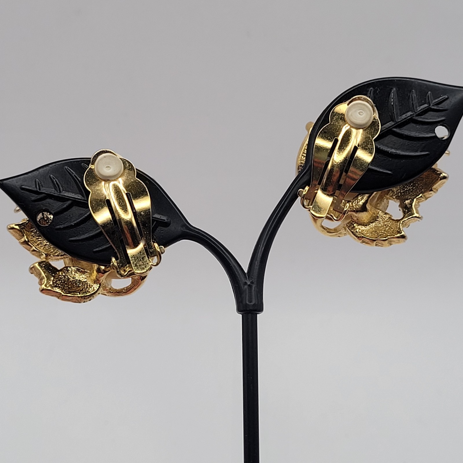 Vtg Richelieu Faux Pearl Floral Rhinestone Cluster ClipOn Earrings Gold Tone
