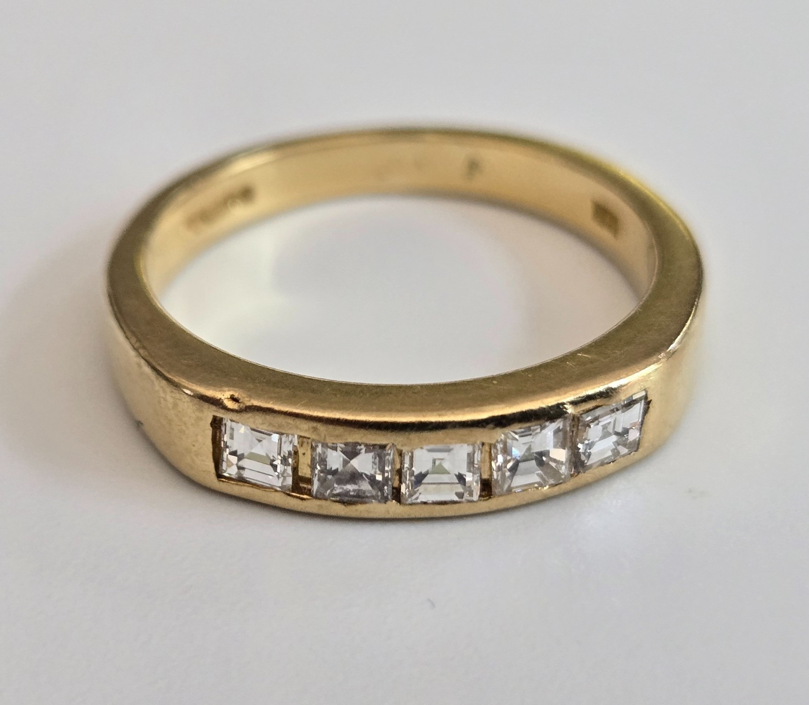 Vintage 18ct Yellow Gold Ring Diamond Stones Hallmarked Ring Size O 1/2