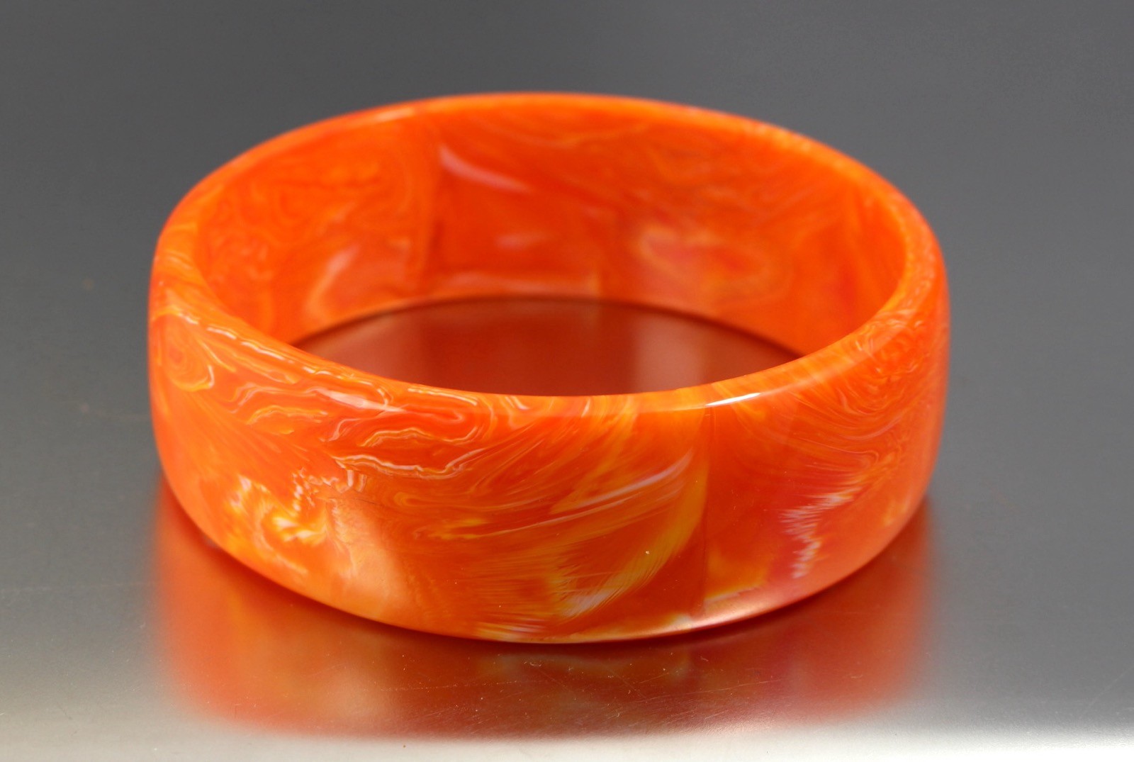 VINTAGE 60’S ORANGE PLASTIC LUCITE MARBLE SWIRL BANGLE BRACELET