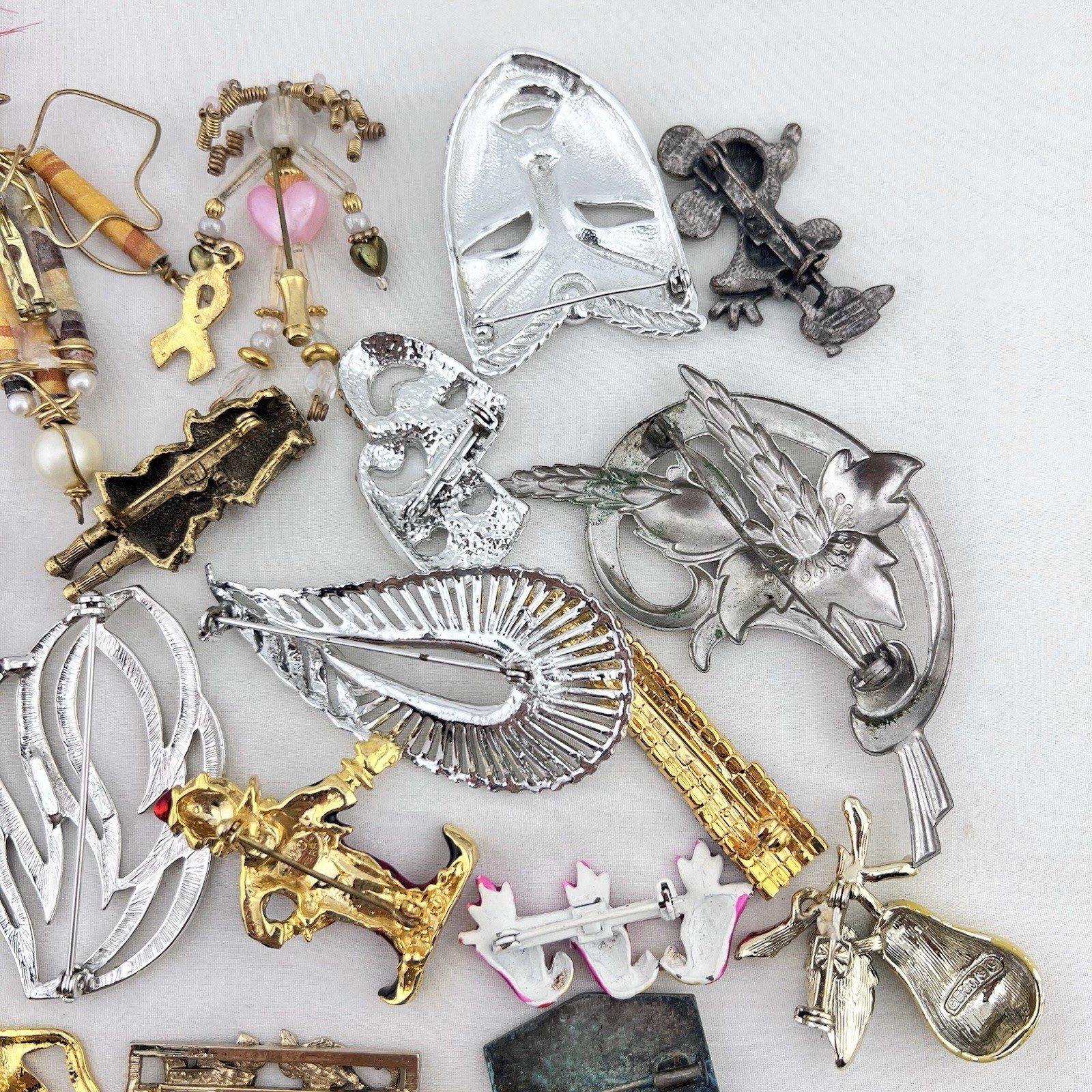 Vintage Figural Brooch Pin Lot of 32 Clown Mask Fairy Lipstick Dog Estate