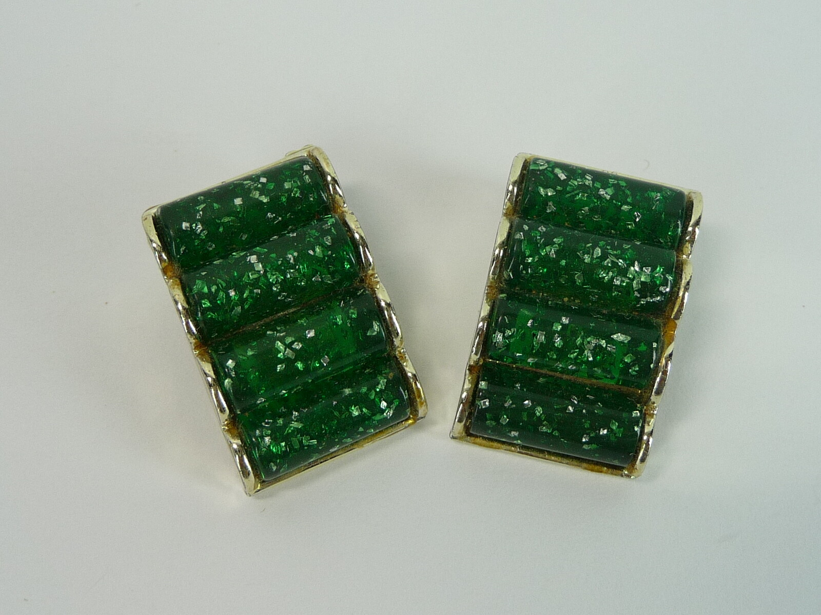 Charel Vintage Estate Thermoset Clip On Earrings in Silver Tone USA Seller