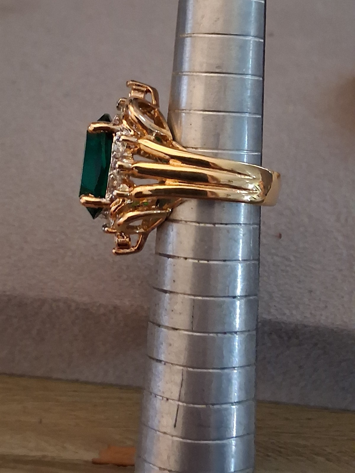 14K gold plated Lind Cubic Zirconia halo green stone vintage ring. SZ 4.5