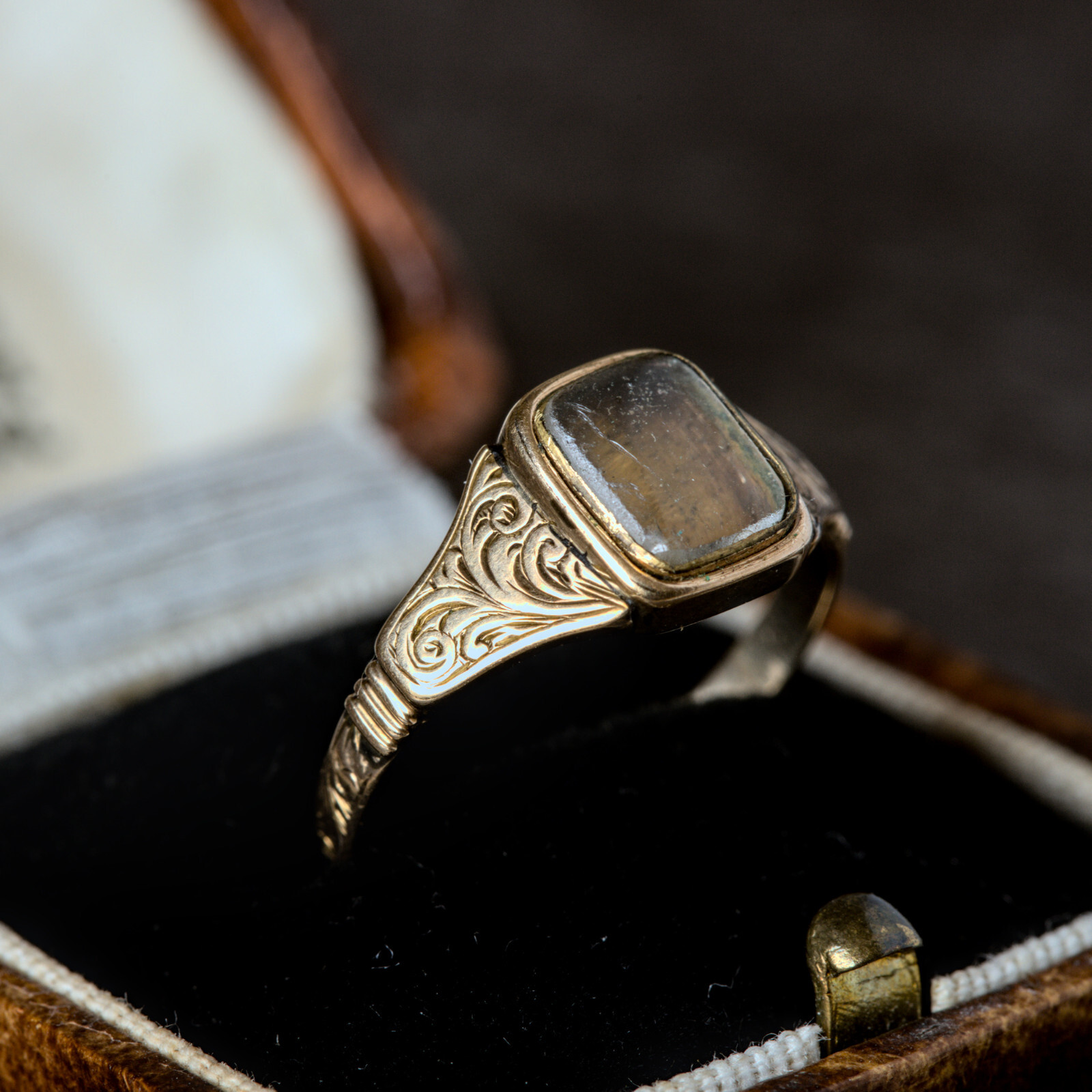 LOVELY SMALL ANTIQUE VICTORIAN ENGLISH 9K GOLD ORNATE LOCKET RING c1870